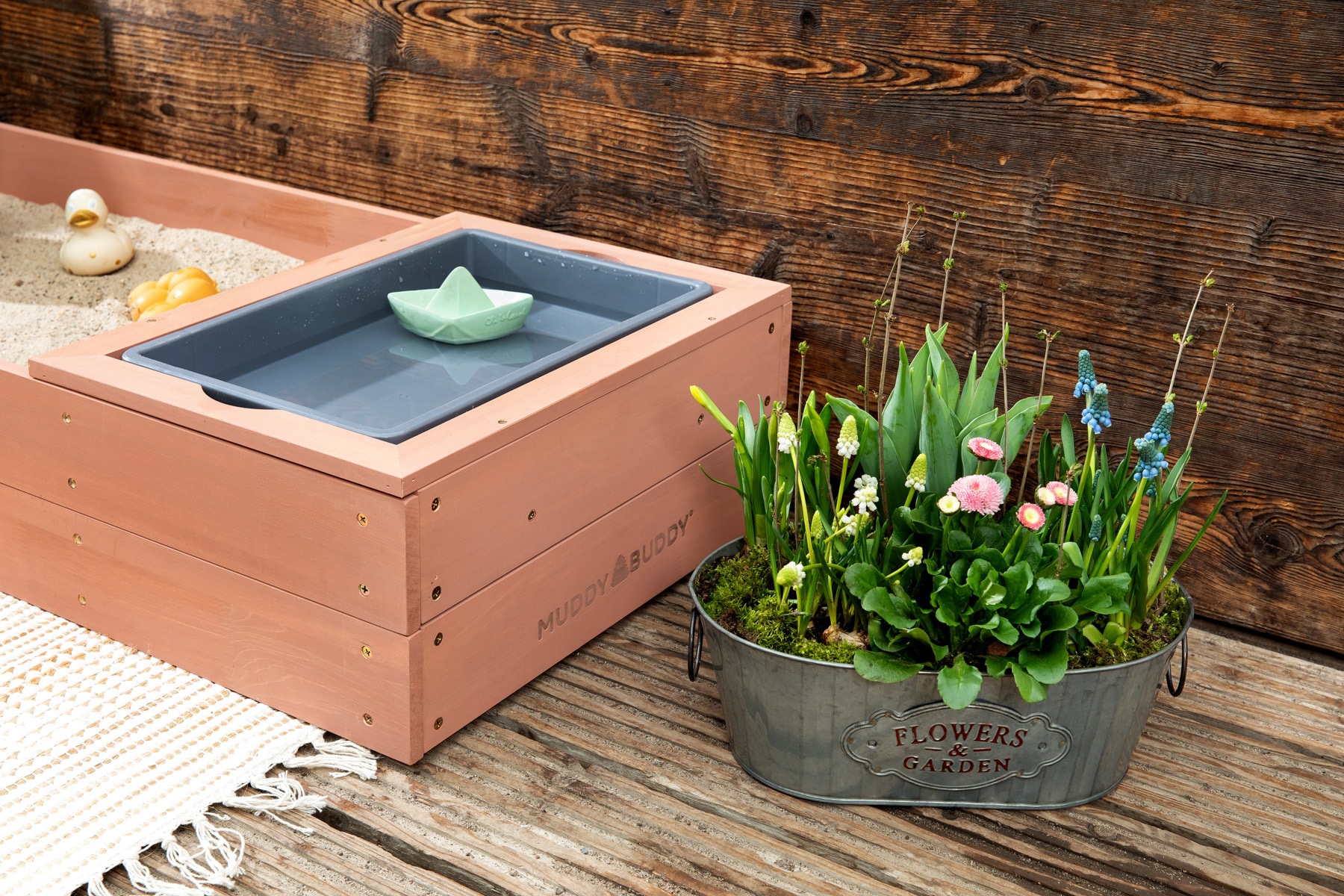 MUDDY BUDDY® Sandkasten »Space Saver«, mit Matschwanne und Staufach; FSC® - schützt Wald - weltweit