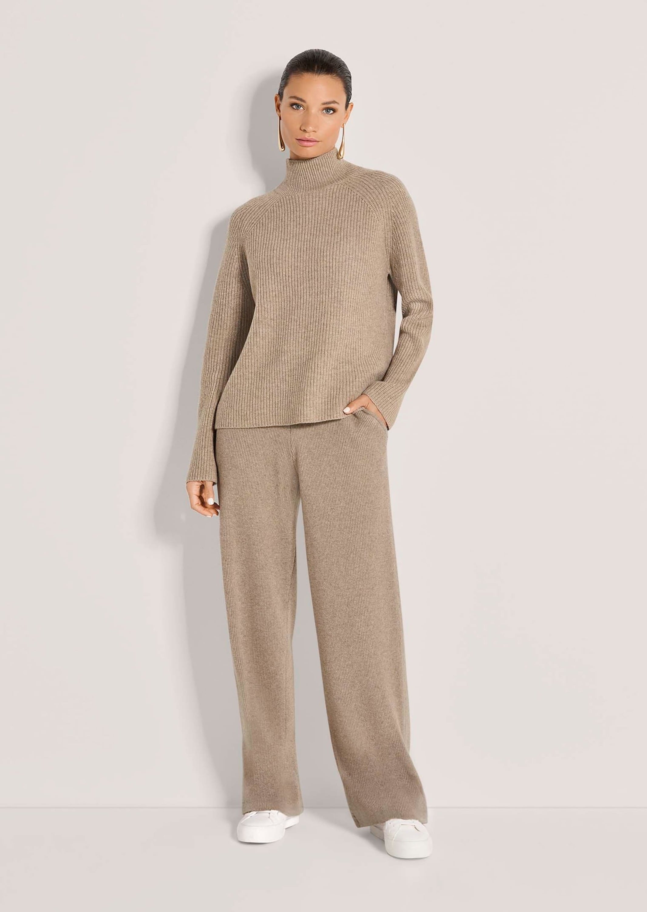 MADELEINE Longpullover »Pullover Zeitloser Pullover mit Stehkragen«