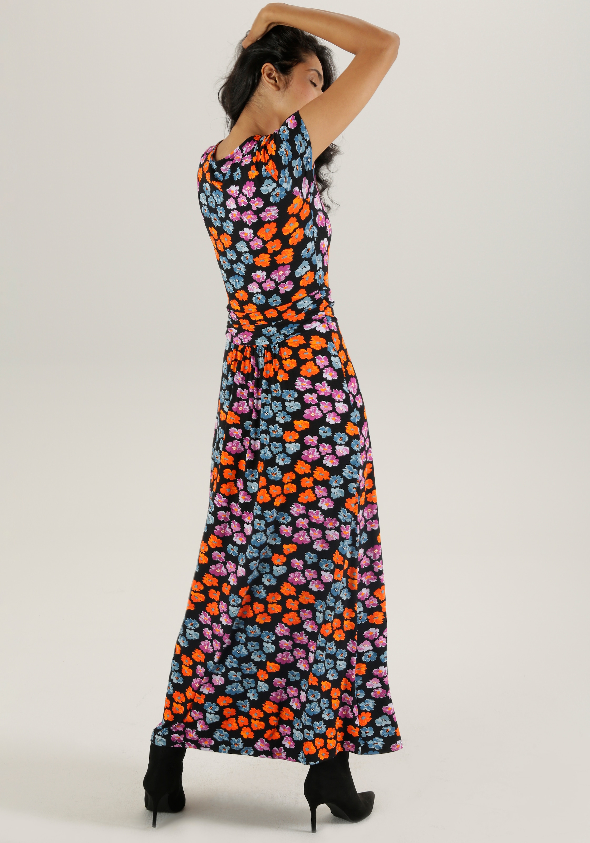 Aniston SELECTED Maxikleid, mit figurbetonenden Raffungen in der Taille