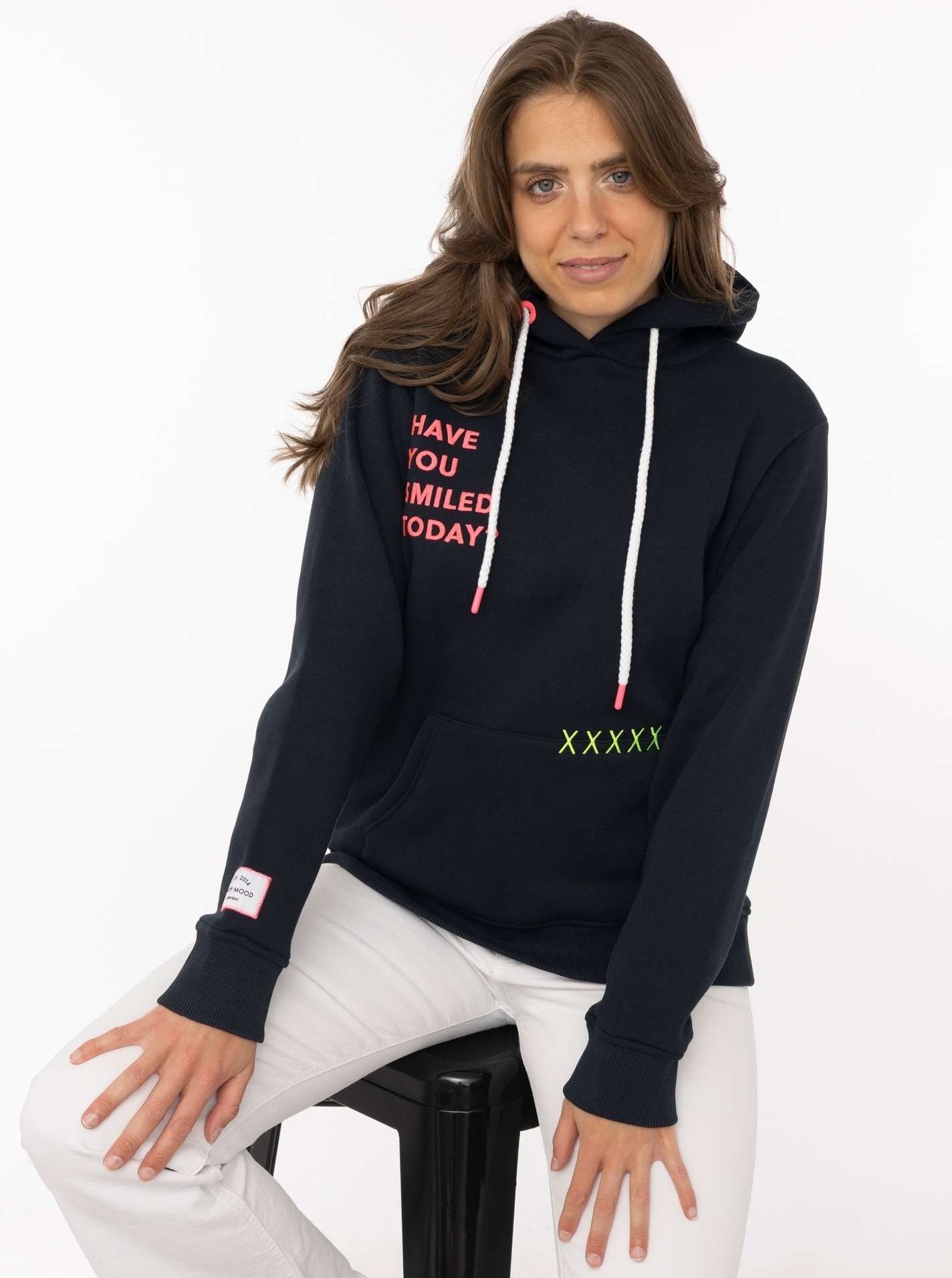 Zwillingsherz Hoodie »"Smile Cross"«, Statement Schriftzug, Stickerei, Kapuze, Kängurutasche
