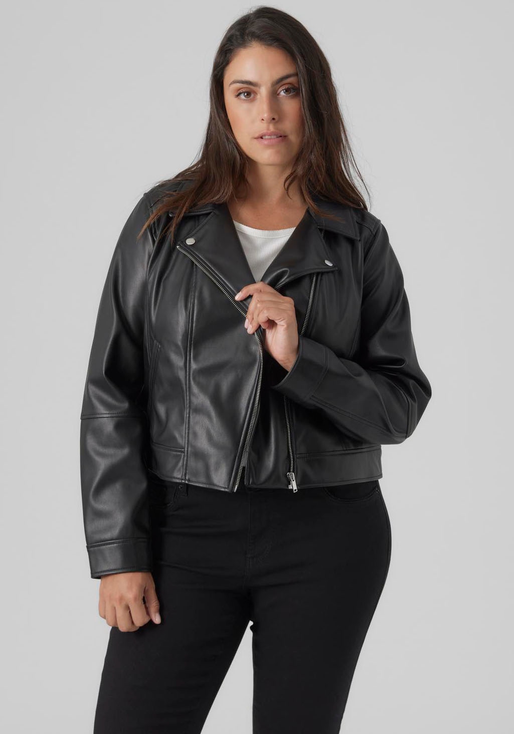 Vero Moda Curve Lederimitatjacke »VMCBELLAANNA SHORT COATED JKT CUR NOOS«, mit Bikerdetails