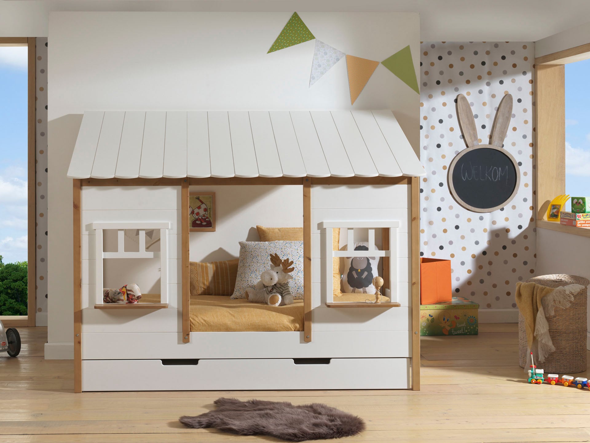 Vipack Kinderbett, (Made in Europe), Hausbett mit Lattenrost, wahlweise Bettschublade