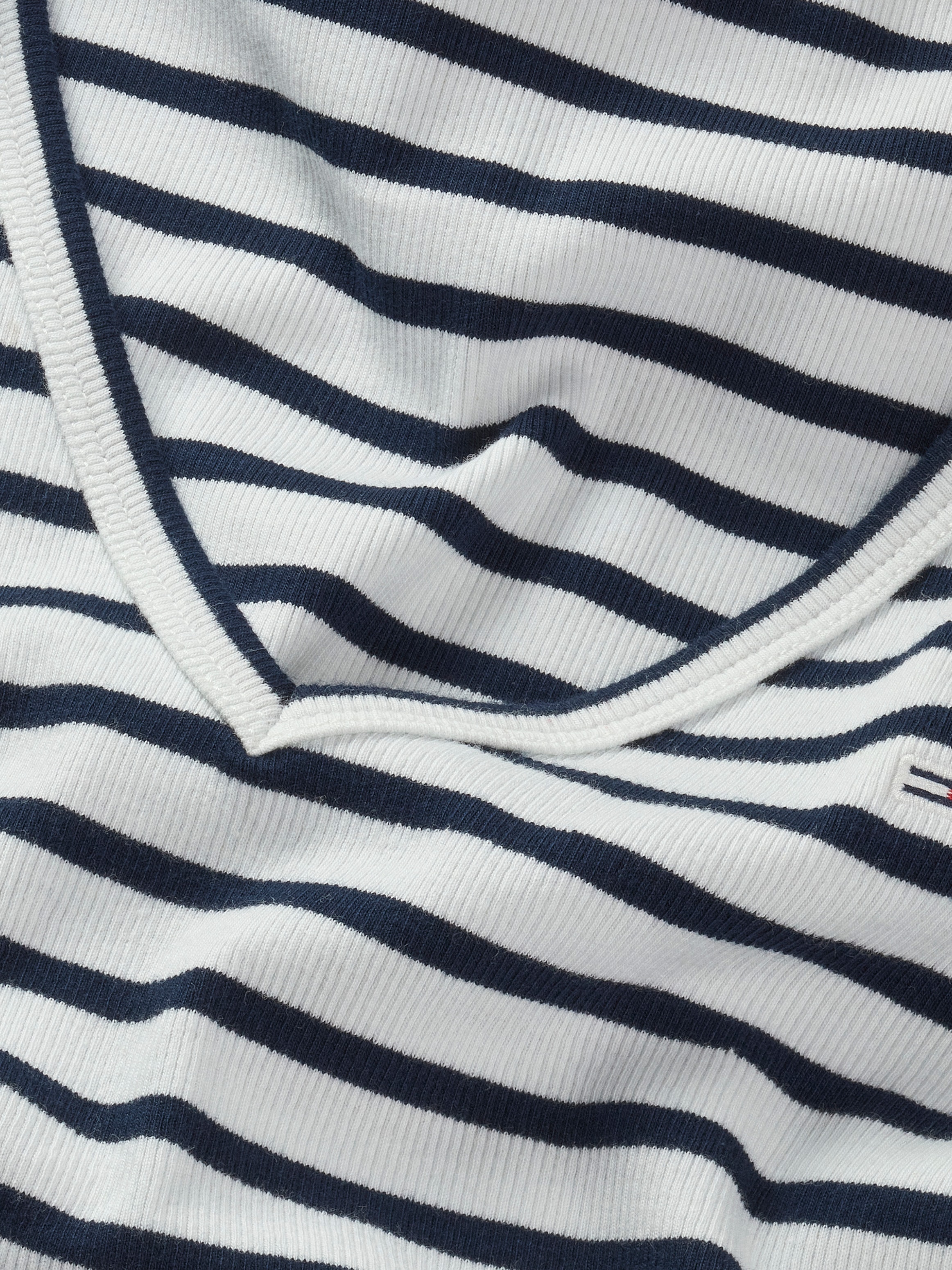 Tommy Jeans Kurzarmshirt »TJW SLIM ESSENTIAL RIB V SS«, in gerippter Struktur