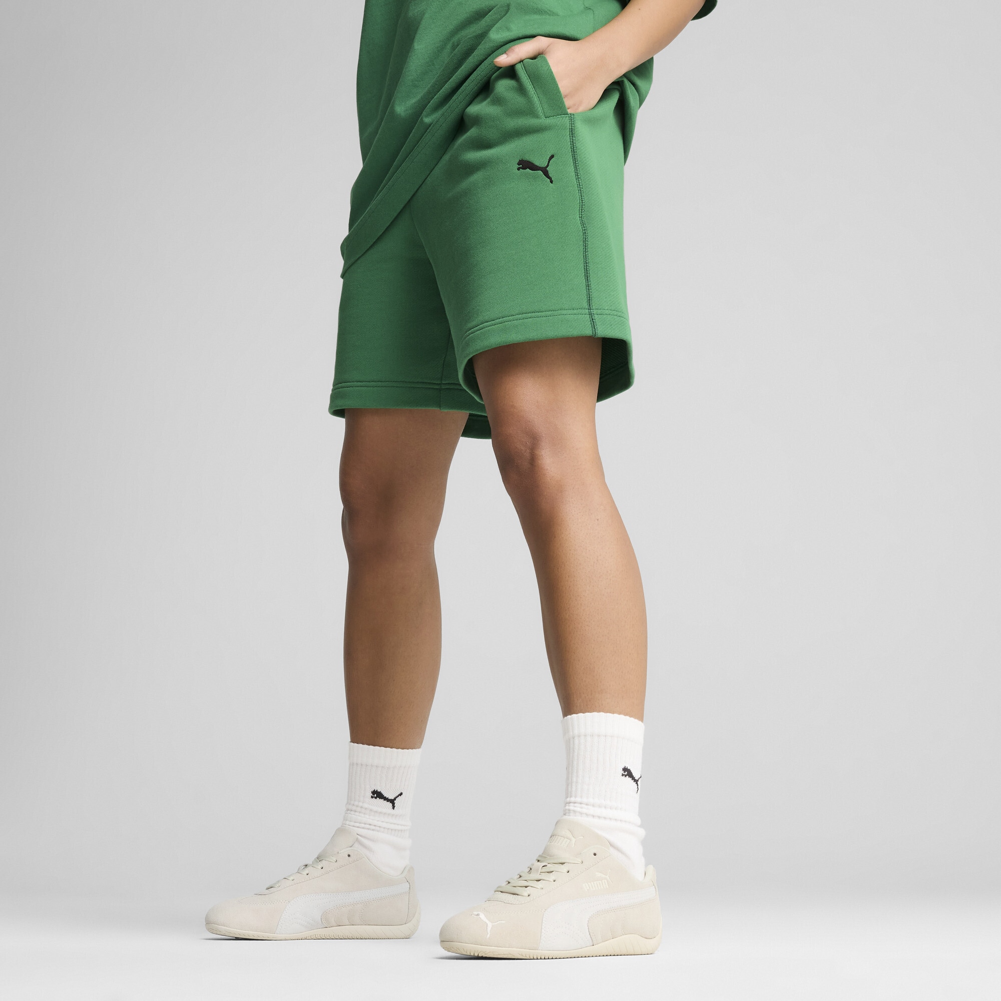 PUMA Sporthose »PREMIUM ESS Relaxed Graphic 7" Shorts Erwachsene«