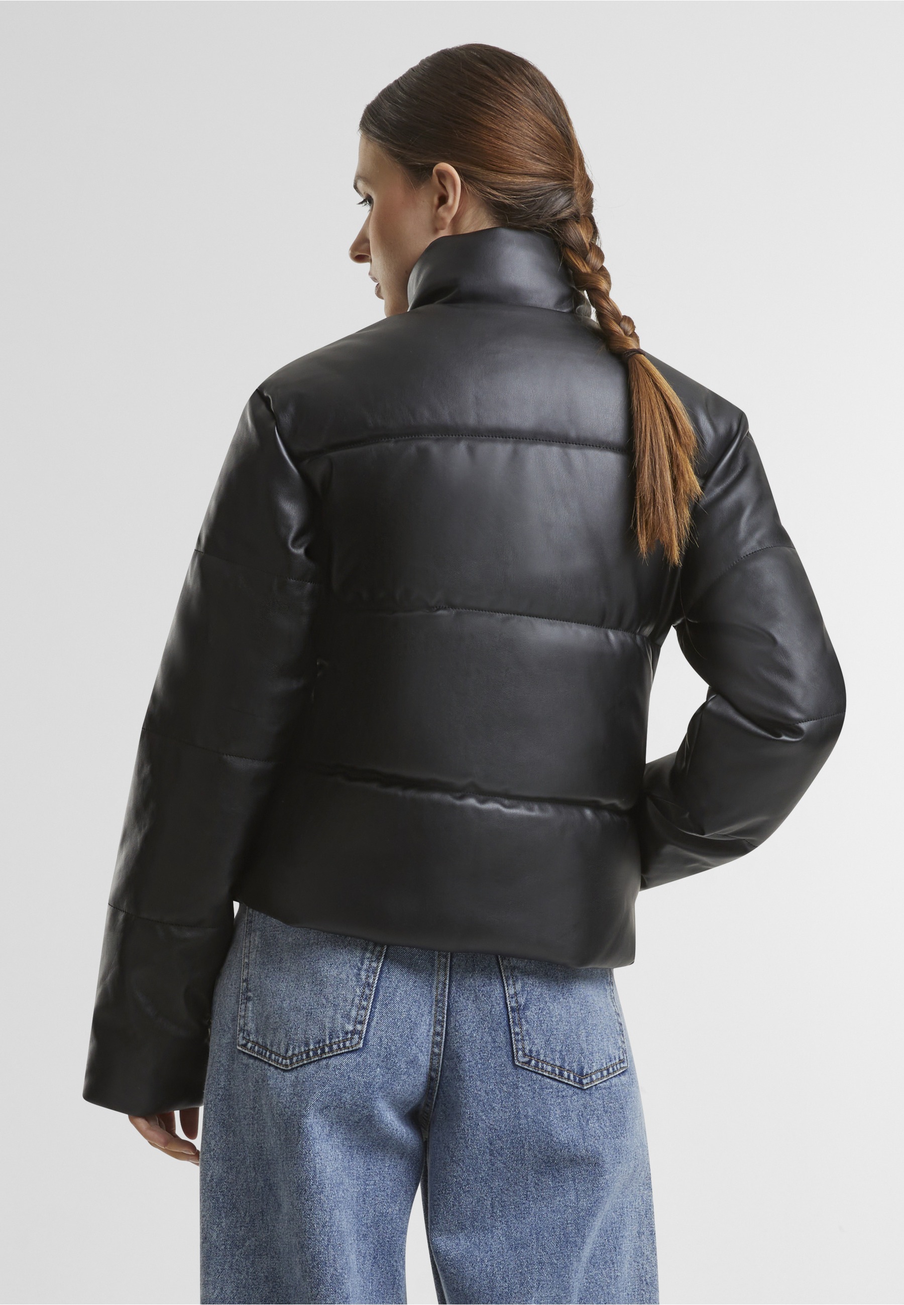 URBAN CLASSICS Allwetterjacke »Urban Classics Ladies Synthetic Leather Puffer Jacket« 1 Stk. tlg. ohne Kapuze
