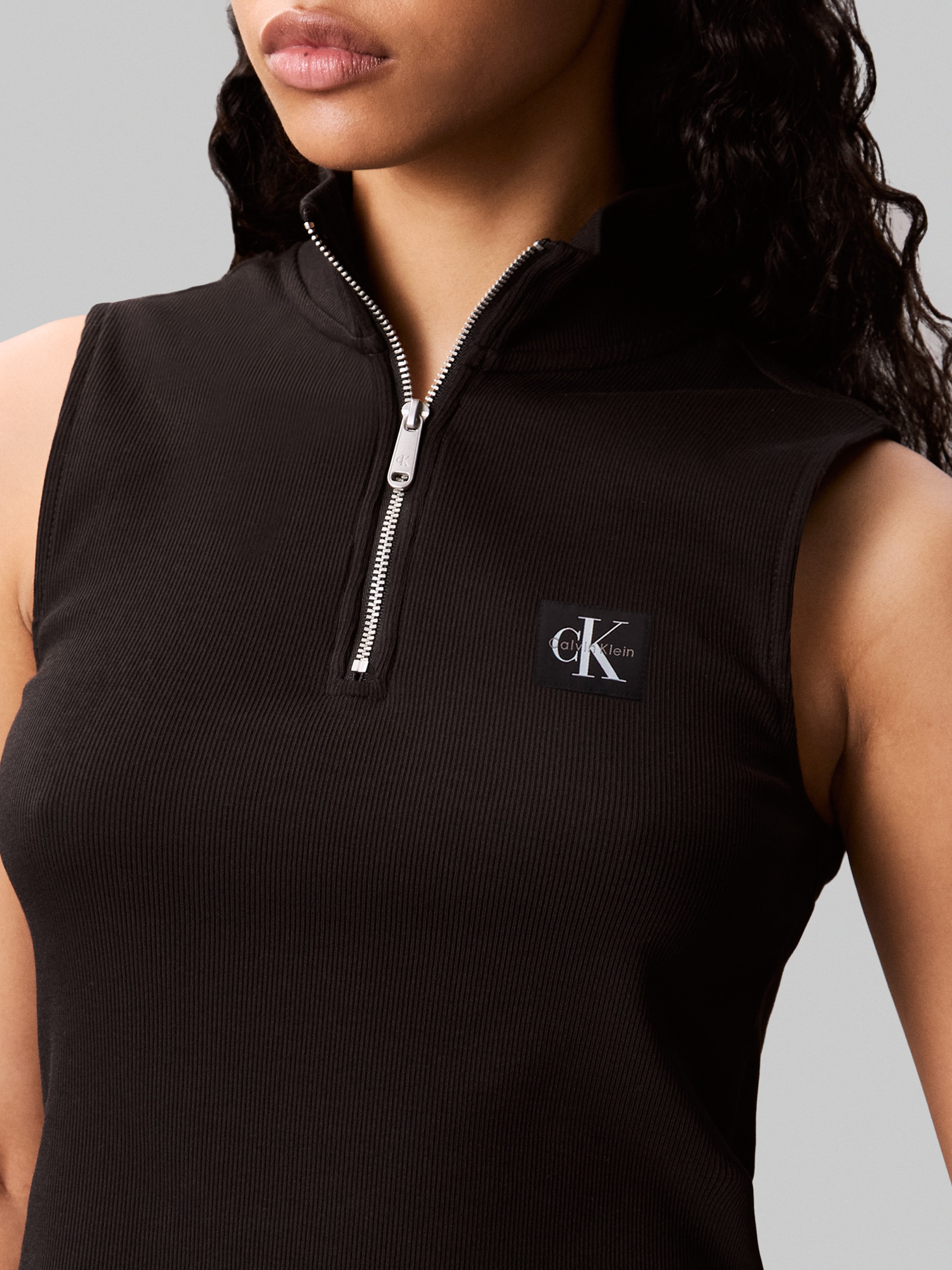 Calvin Klein Jeans Tanktop »A- WOVEN LABEL SL QZ TOP«, Mit Rundhalsausschnitt
