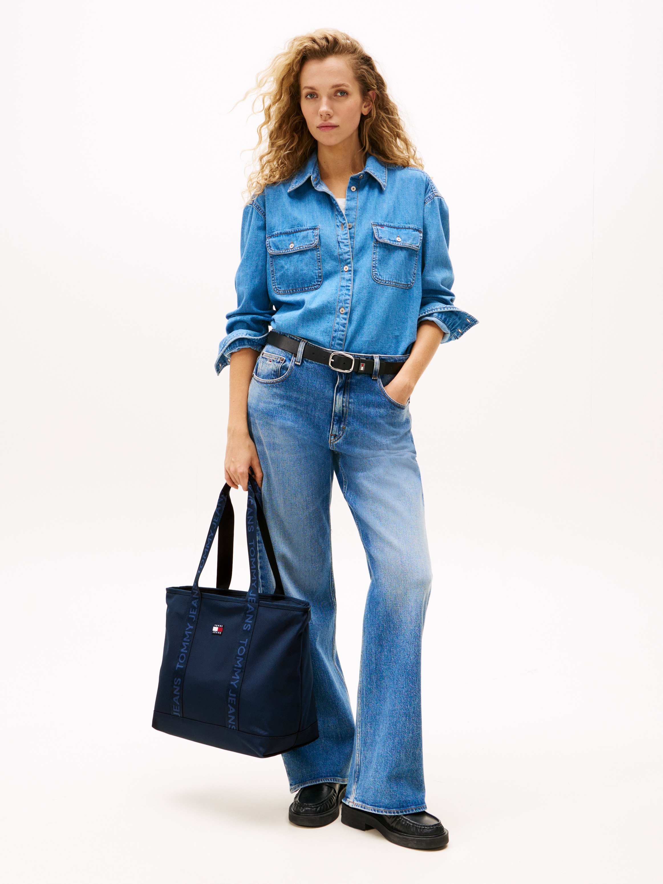 Tommy Jeans Tragetasche »TJW DAILY TOTE«, Damen Umhängetasche, Schultertasche mit logobedrucktem Trageriemen