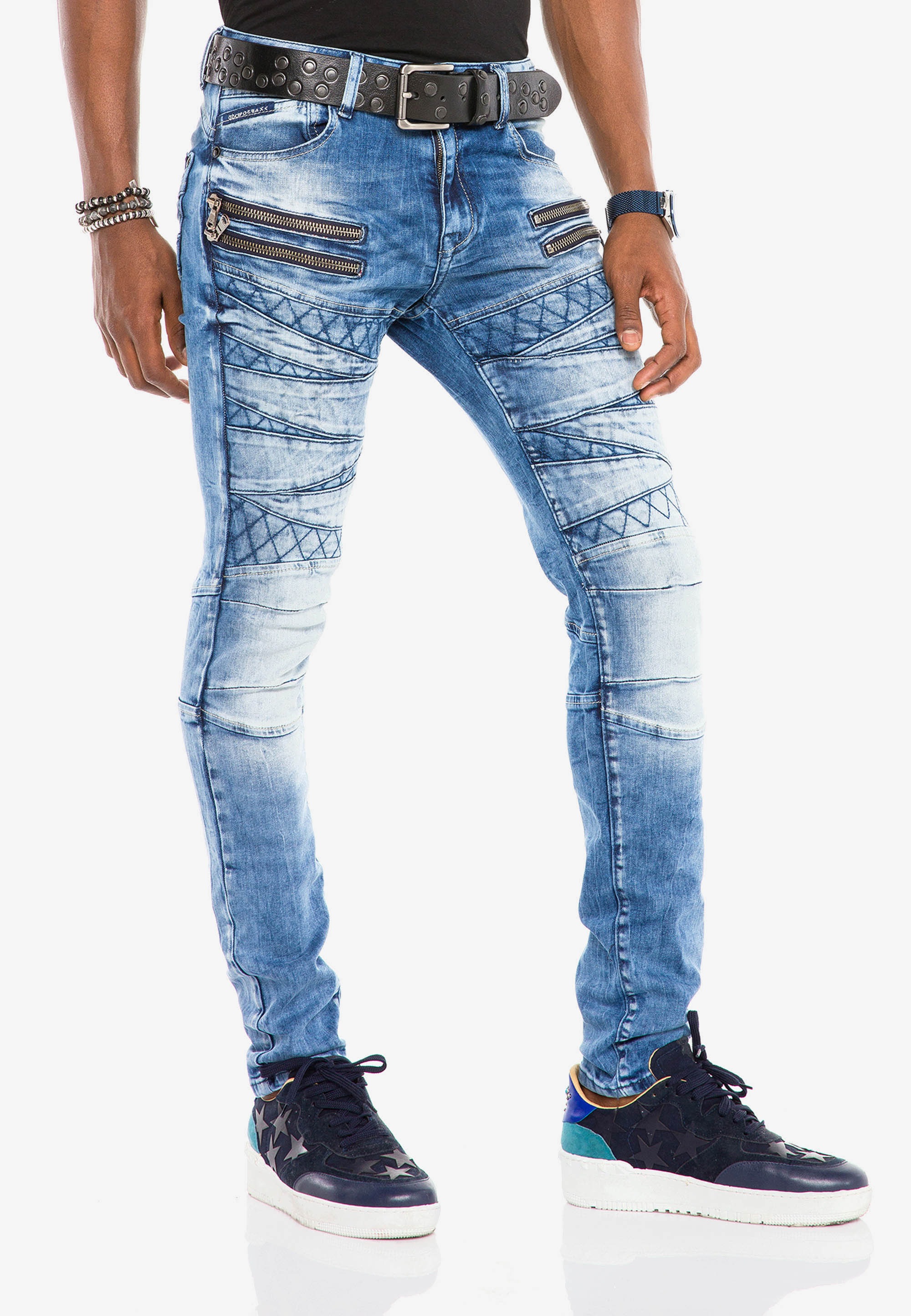 Cipo & Baxx Bequeme Jeans, im stylischen Look in Straight Fit