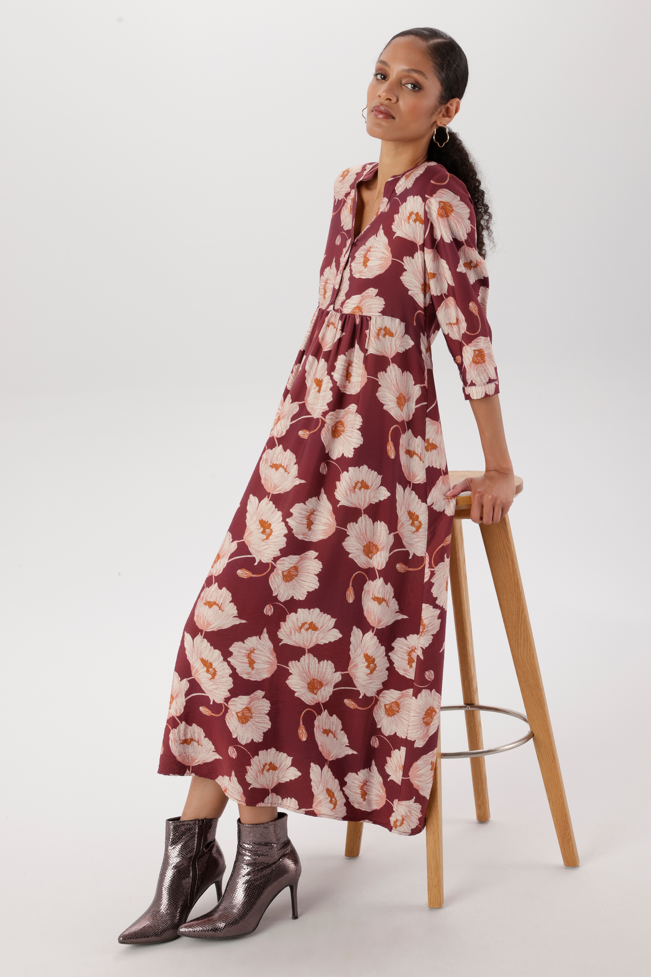Aniston SELECTED Maxikleid fantasievolle und malerische Blütenmusterung - NEUE KOLLEKTION