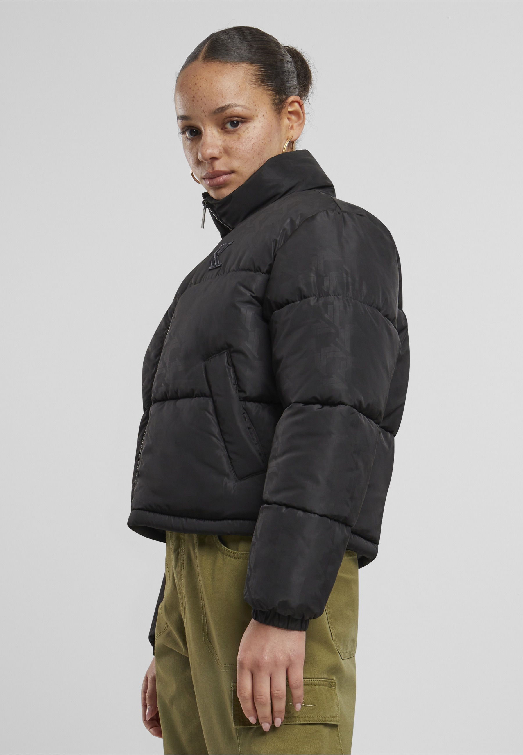 Karl Kani Winterjacke »Karl Kani Karl Kani OG AOP Crop Puffer Jacket« 1 Stk. tlg. ohne Kapuze