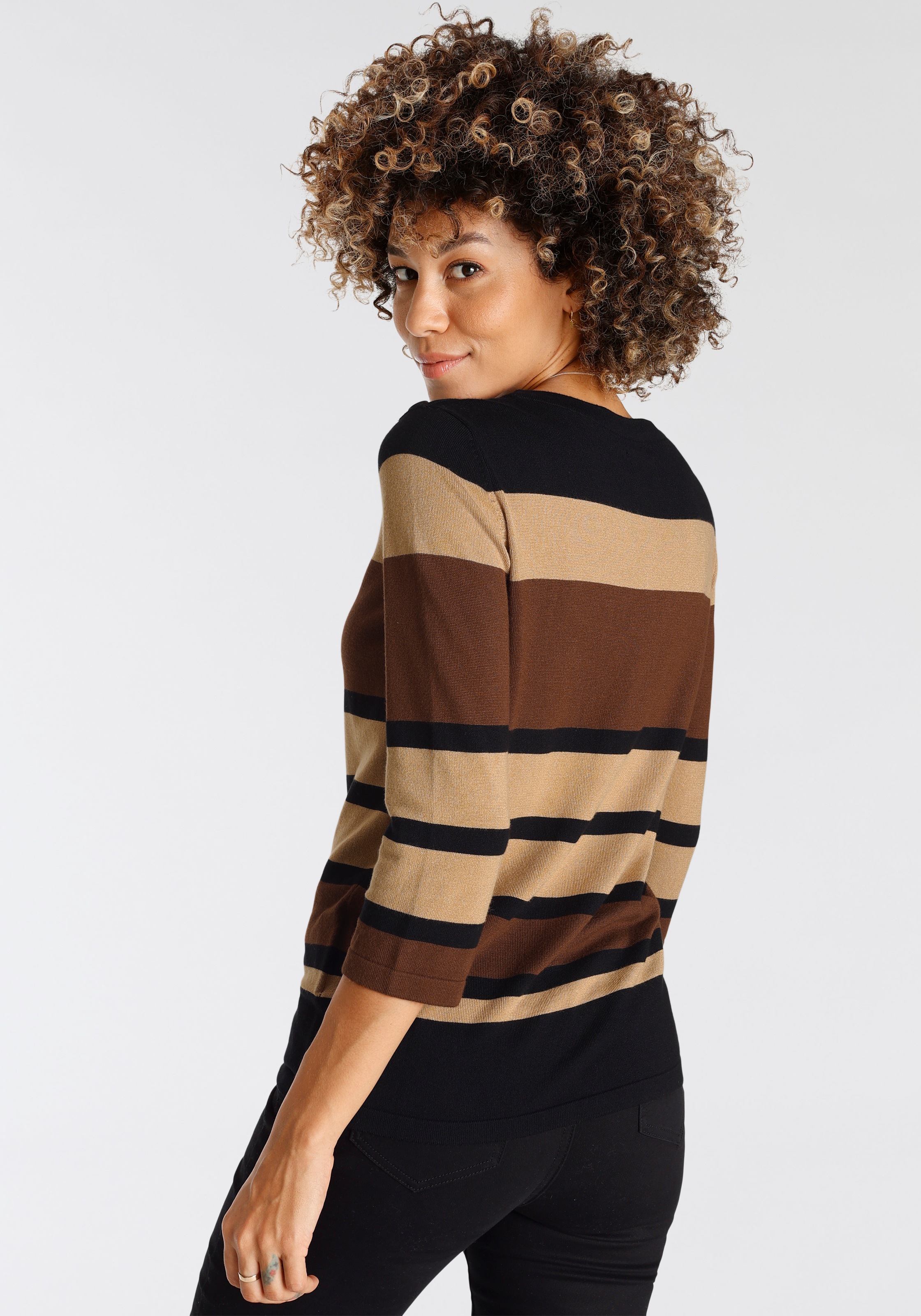 Thumbnail - Boysens 3/4 Arm-Pullover im modischen Streifen-Design mit Zierknopfleiste