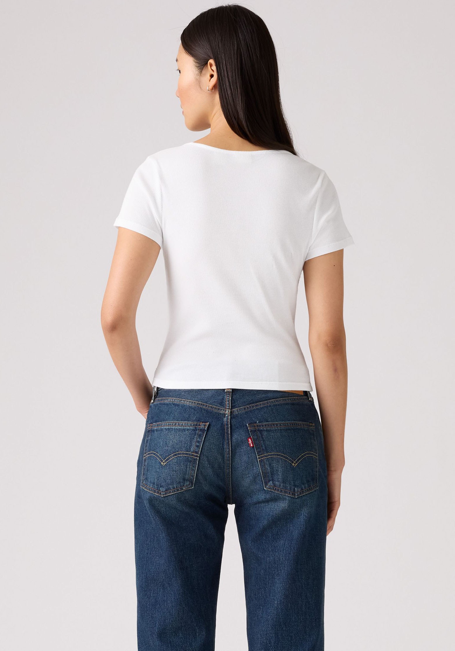 Levi's® T-Shirt »ESSENTIAL SQRD NE«, Feinrippqualität