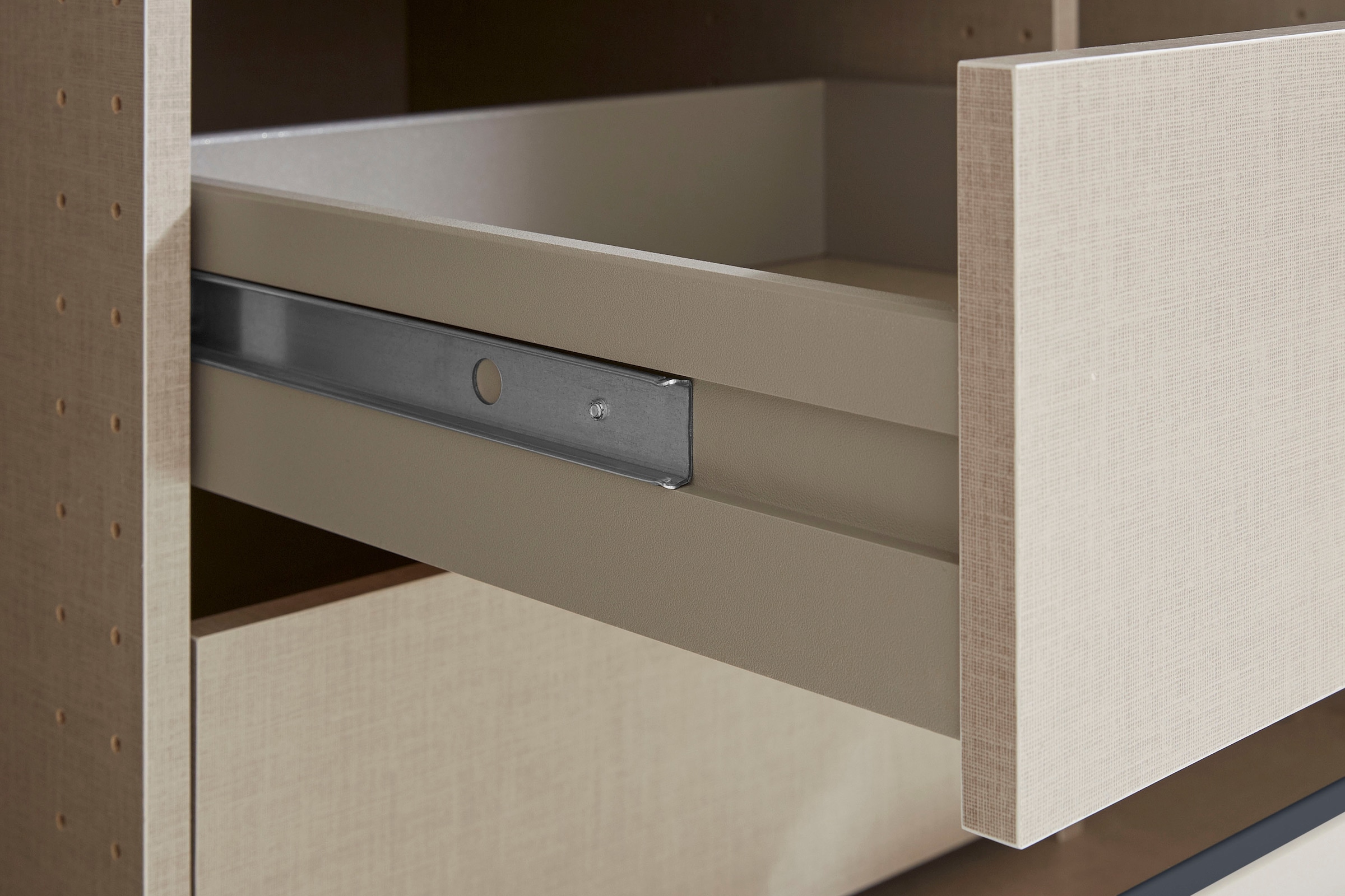rauch Drehtürenschrank »Kleiderschrank Schrank Garderobe TOPSELLER OTELI inkl. Inneneinteilung«, (erhältlich in Breiten 91-360 cm, ab Breite 136cm inkl. Innenschubladen), mit zusätzlichen Einlegeböden, optional mit Spiegel MADE IN GERMANY