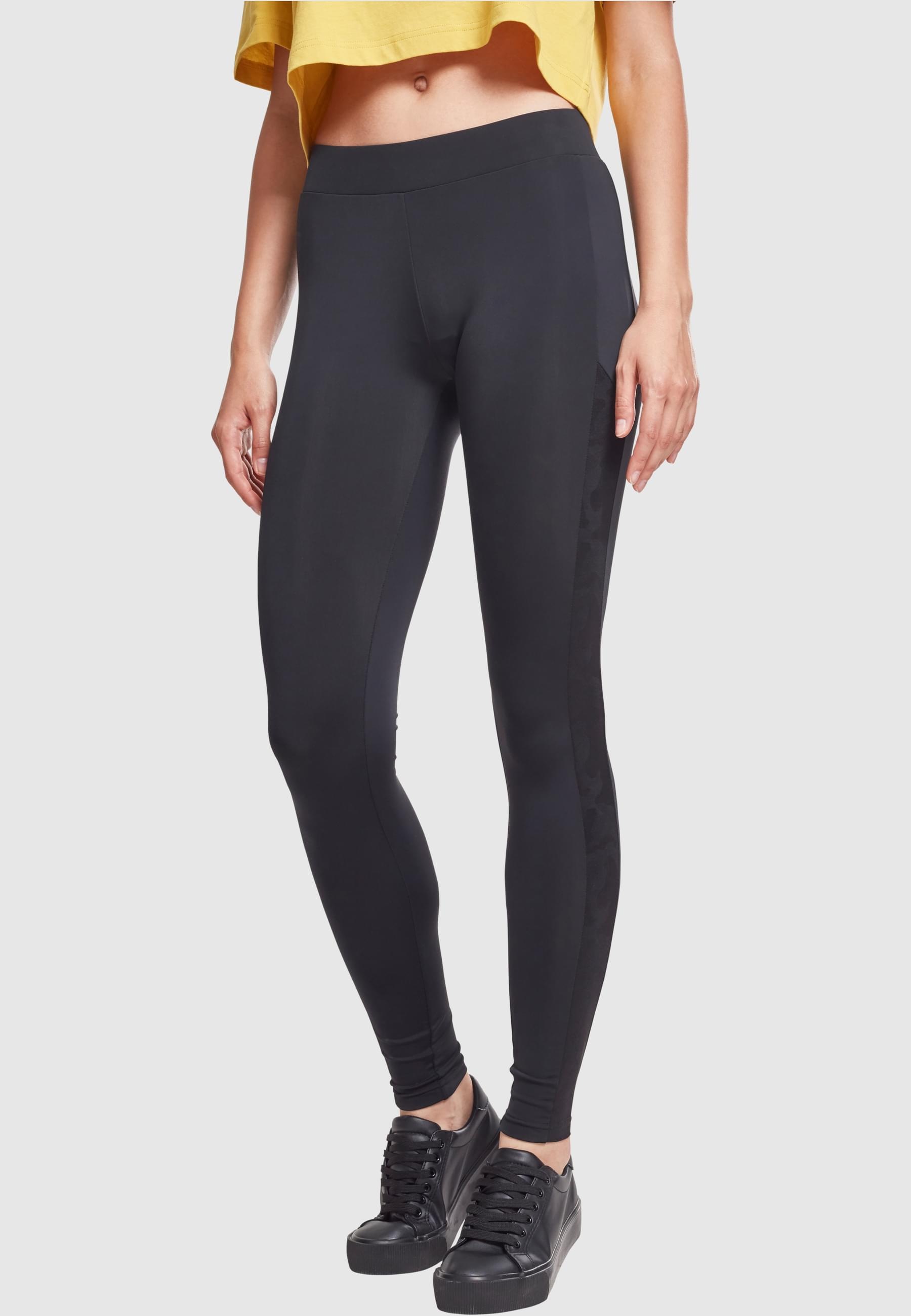 URBAN CLASSICS Leggings »Urban Classics Damen Ladies Jacquard Camo Striped Leggings«, (1 tlg.)