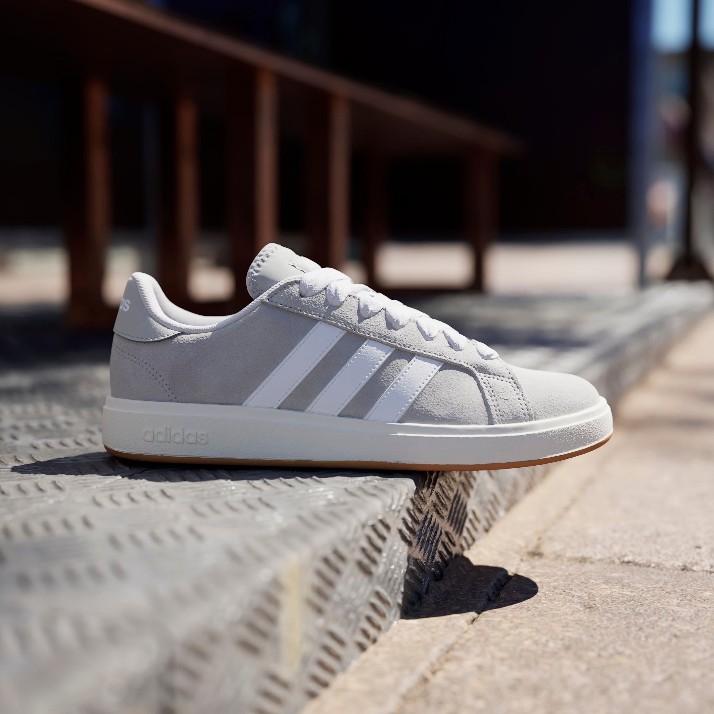 adidas Sportswear Sneaker »GRAND COURT BASE 00S«, Design auf den Spuren des adidas Campus 00
