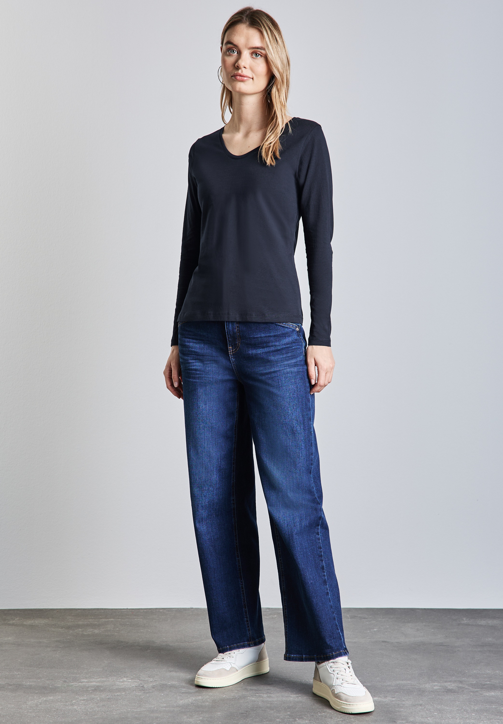 STREET ONE Langarmshirt, mit abgerundetem V-Ausschnitt