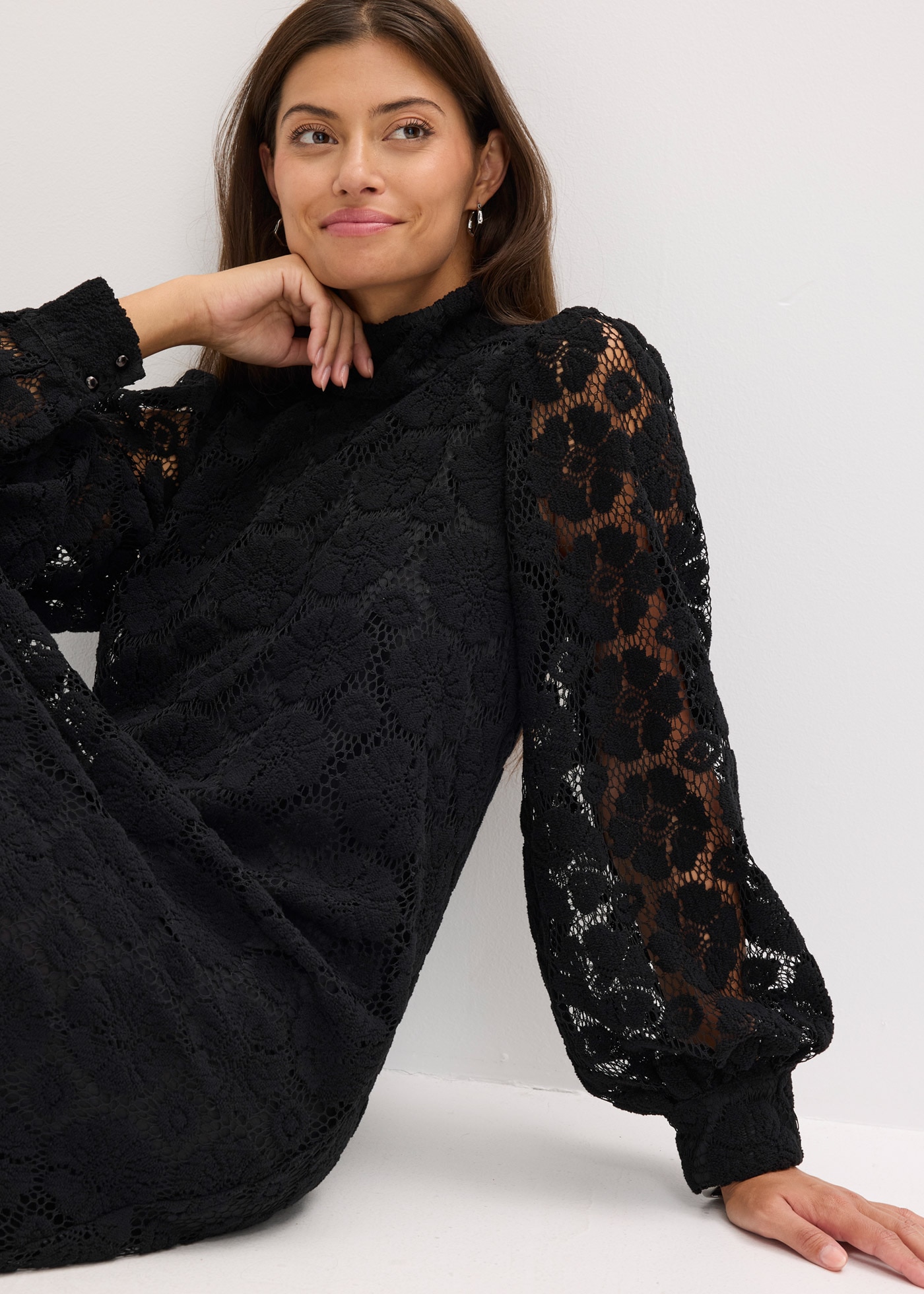 bonprix Minikleid »Minikleid aus Spitze« Minikleid aus Spitze