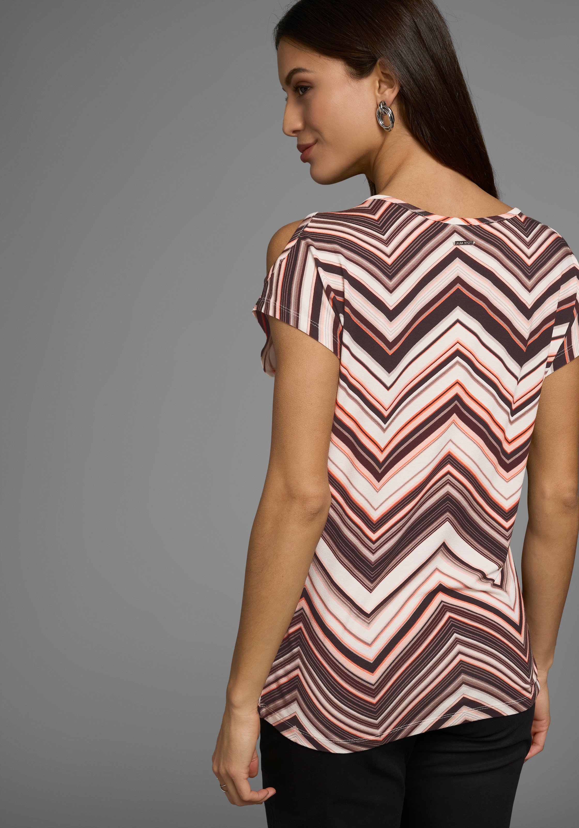 Laura Scott Rundhalsshirt, im Retro-Design mit Loch-Applikation - NEUE KOLLEKTION