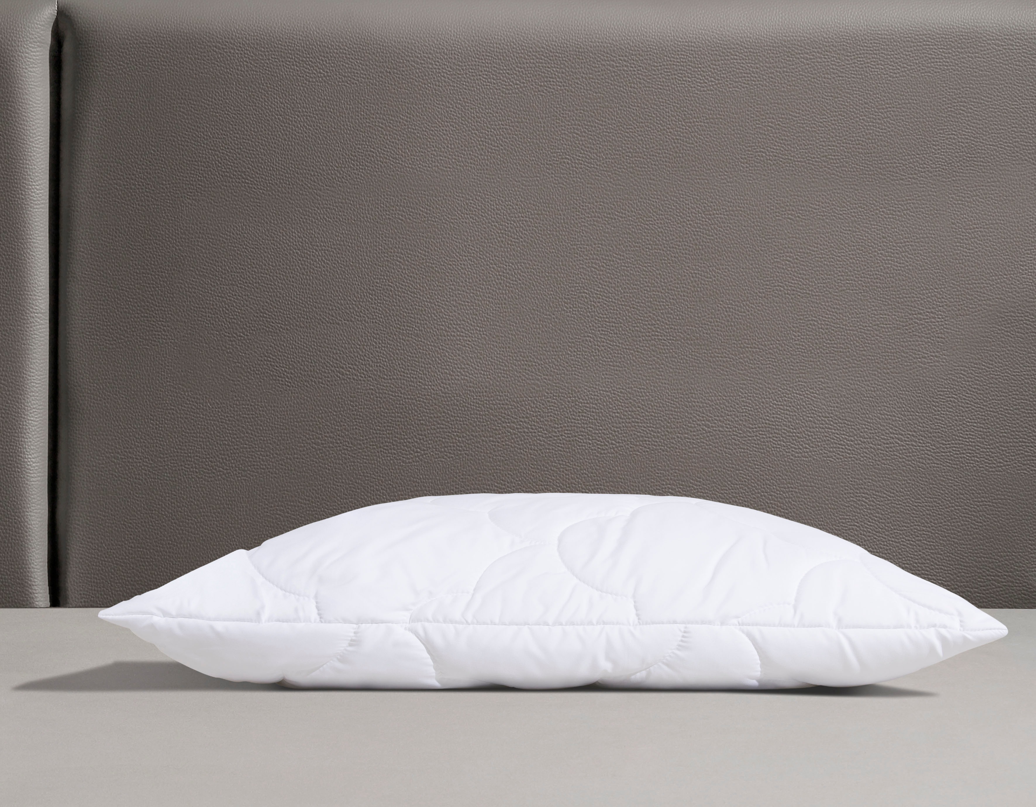 Thumbnail - OTTO home Microfaserkissen "Mondschein, Kopfkissen 1-tlg. oder 2-tlg. 40x80 oder 80x80 cm" Füllung: Faserbaellchen 1 Stk...