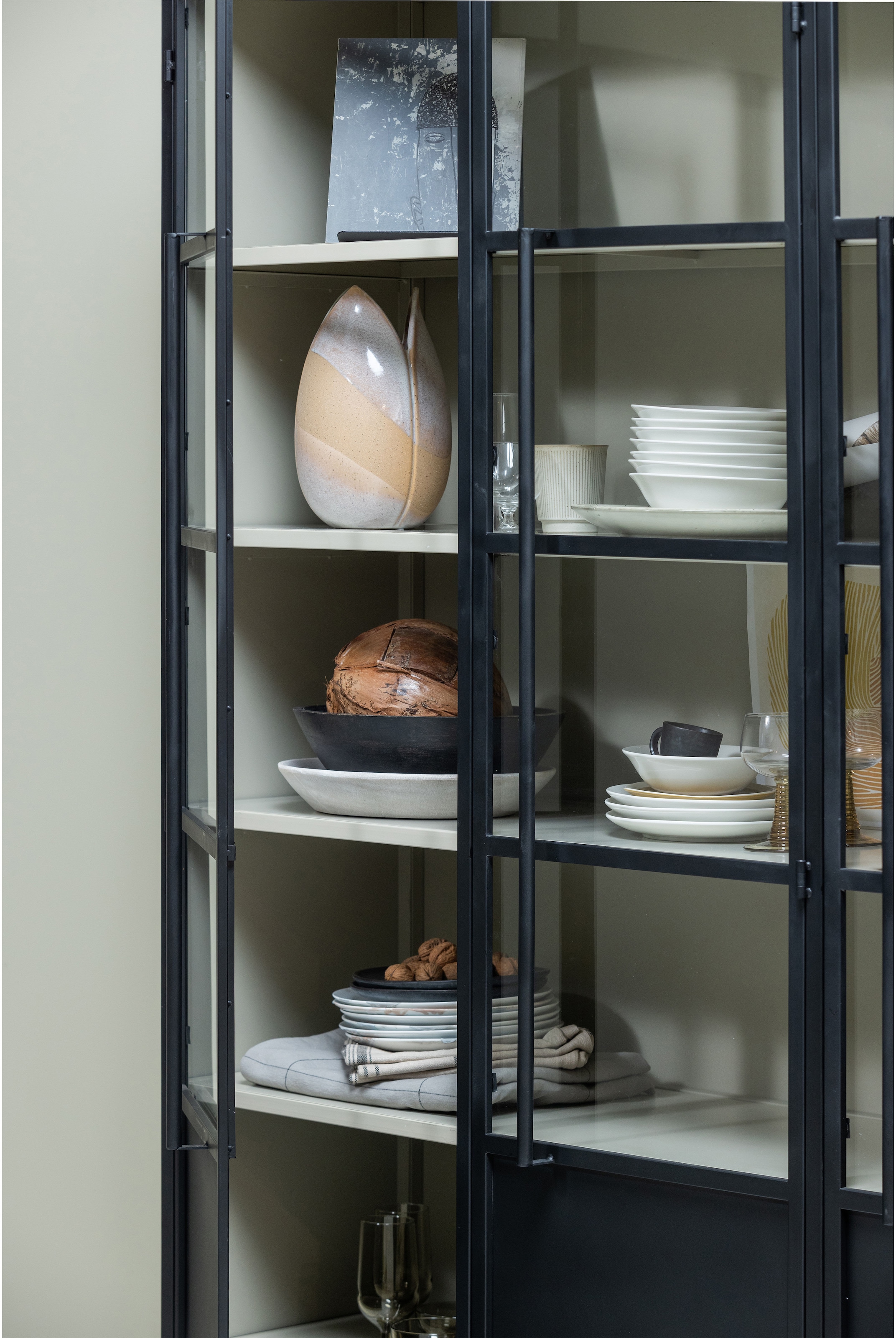 WOOOD Vitrine »WOOOD EXHIBIT XL 3-TÜRIG VITRINE SCHRANK METALL SCHWARZ« Ausstellungsvitrine Exhibit aus mattem Metall bietet 5 stabile Böden