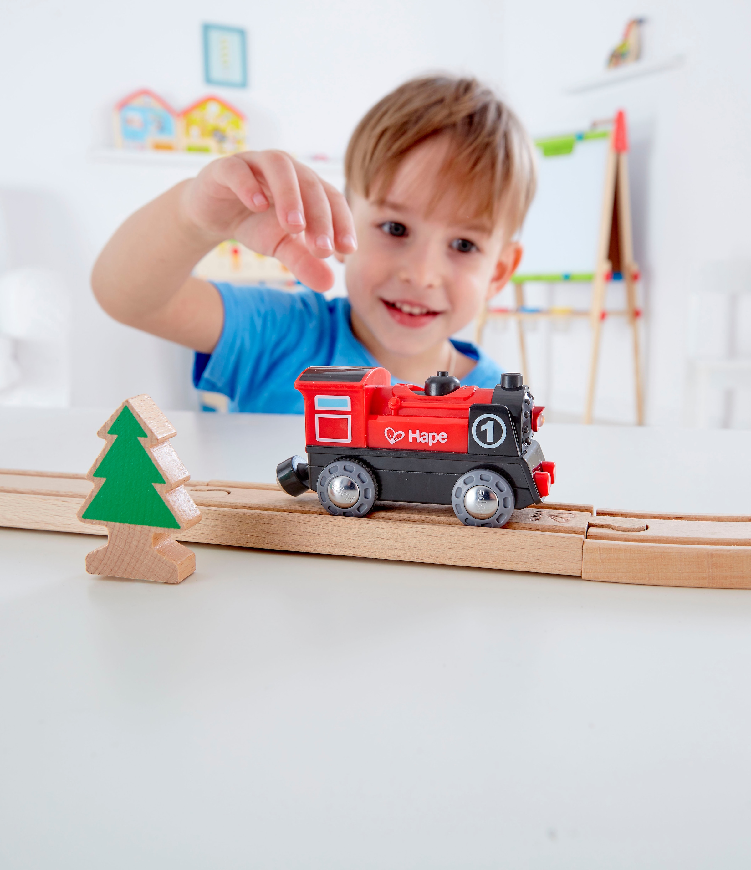 Hape Spielzeugeisenbahn-Lokomotive »Batteriebetriebene Lokomotive Nr. 1«, mit Licht- und Soundeffekt