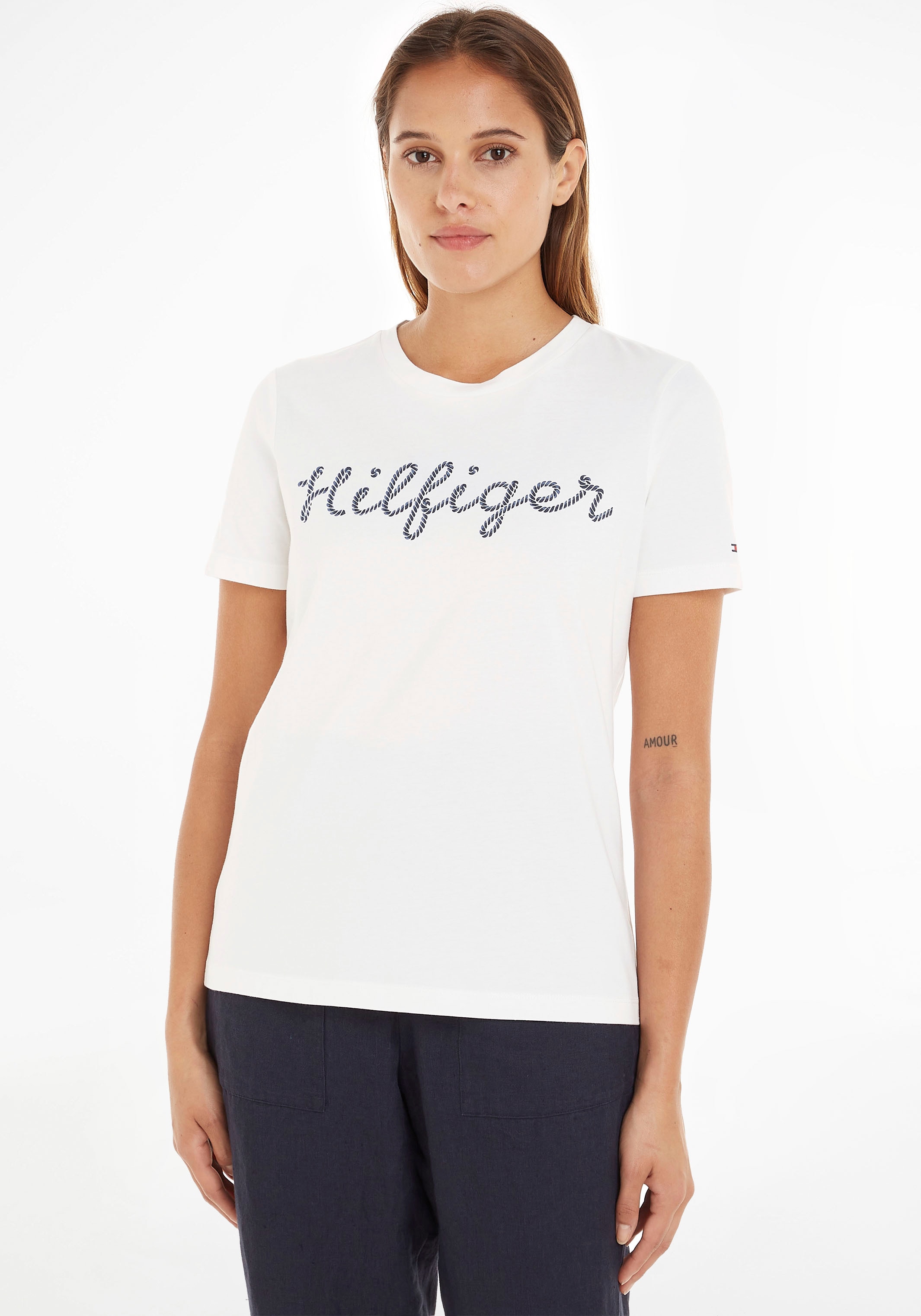 Tommy Hilfiger T-Shirt »REG ROPE BAUR der Brust großem PUFF auf Logoschriftzug PRINT | SS«, Hilfiger C-NK für bestellen Tommy mit