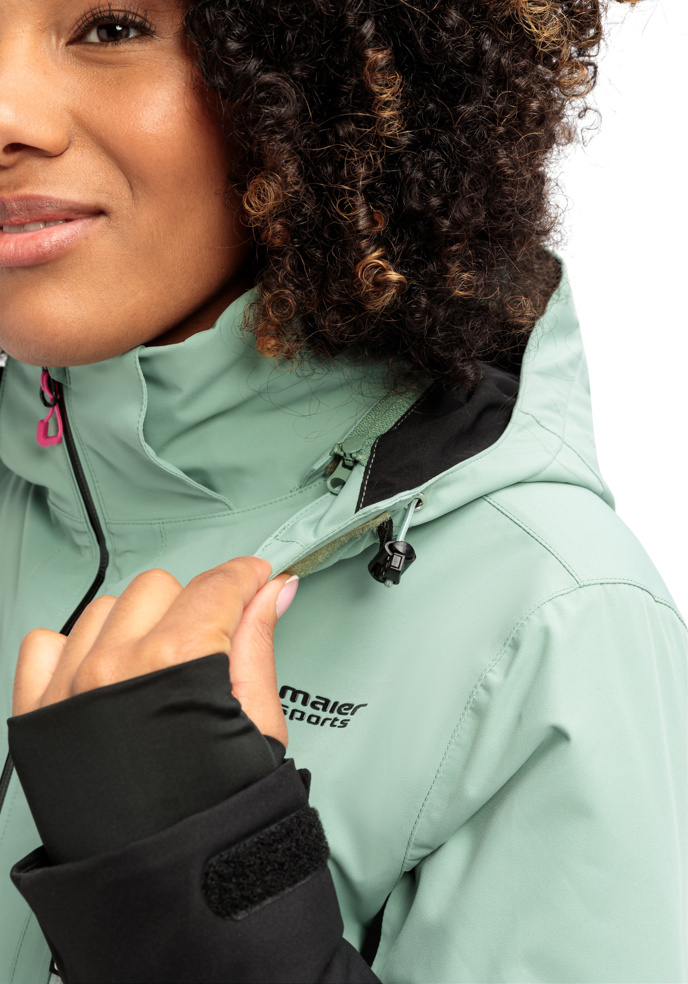 Maier Sports Skijacke »Vidra«, Damen Winterjacke, wind/wasserdicht, 3 RV-Taschen und Kapuze