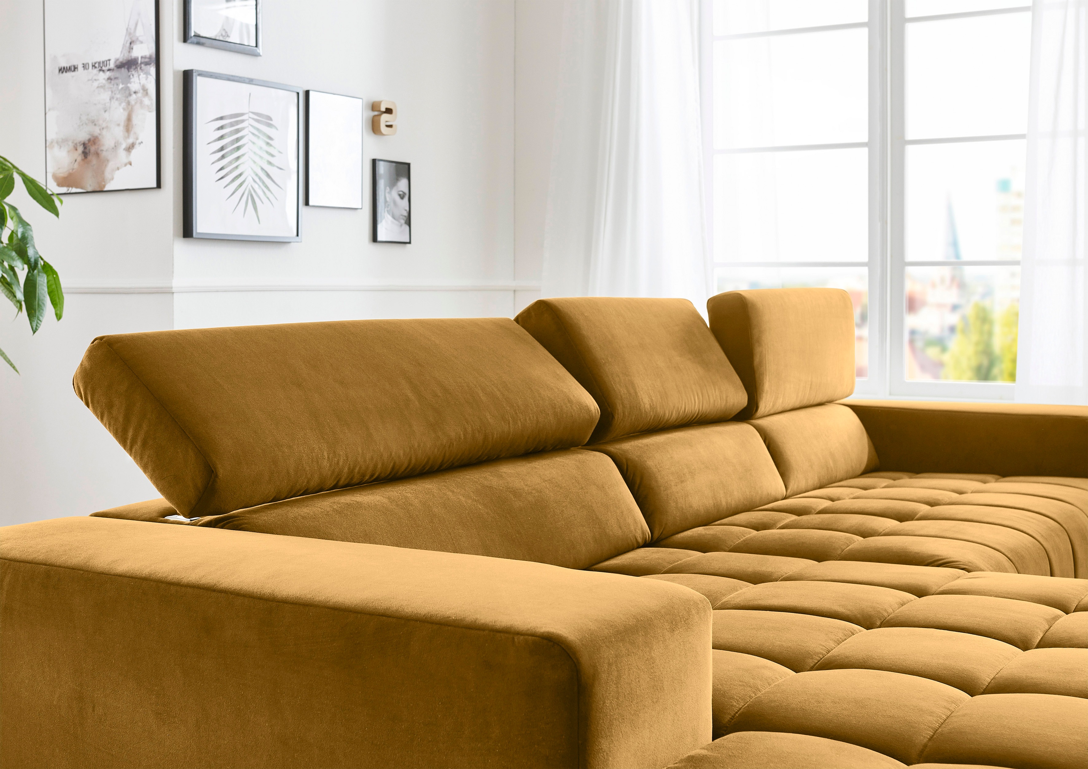 Thumbnail - Die PlanBar Ecksofa "MP-IN15053 L-Form extra breiter Schenkel" mit Kopfteilverstellung, wahlweise mit manueller Vorziehb...