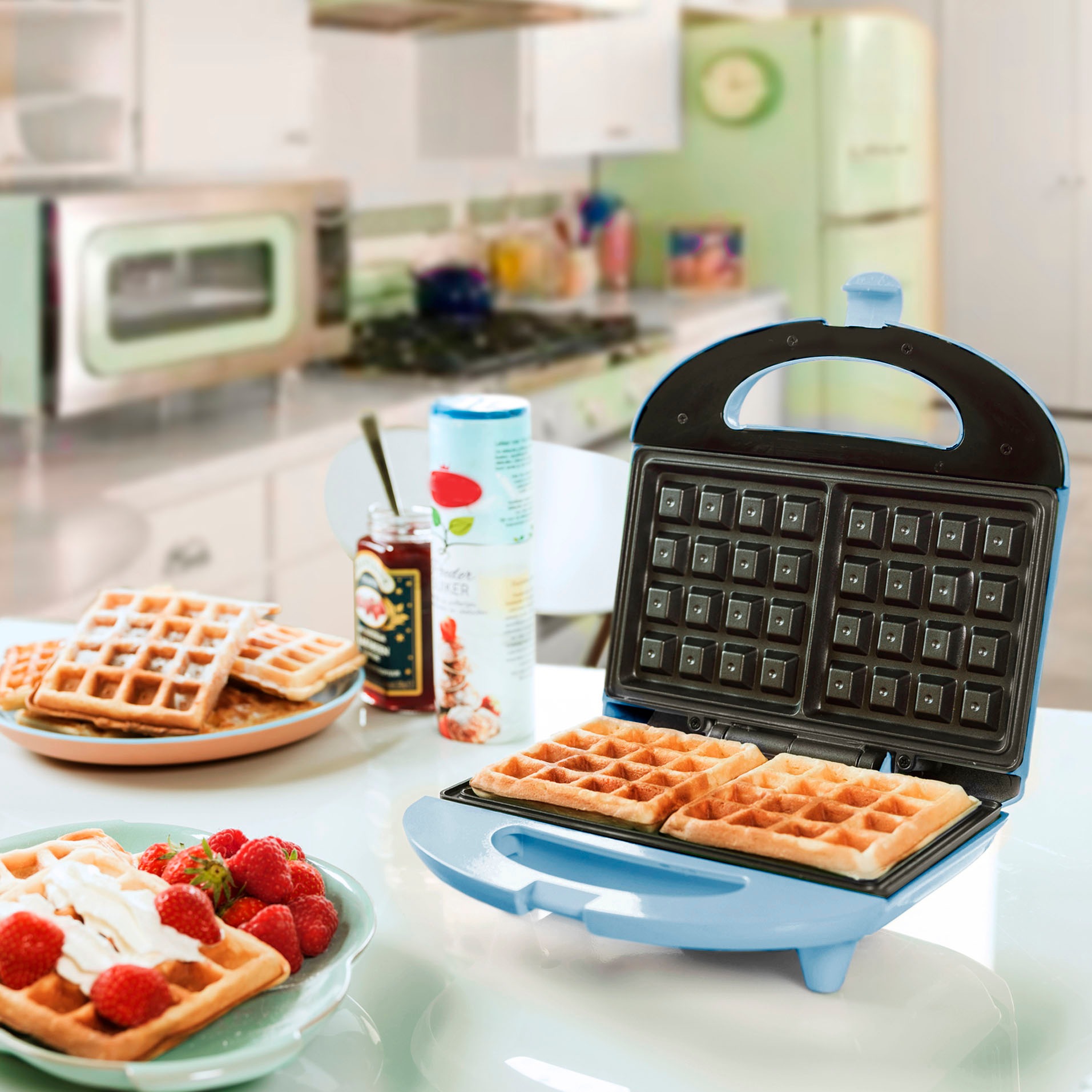 bestron Waffeleisen »ASW401B«, 700 W, inkl. Backampel & automatischer Temperaturkontrolle
