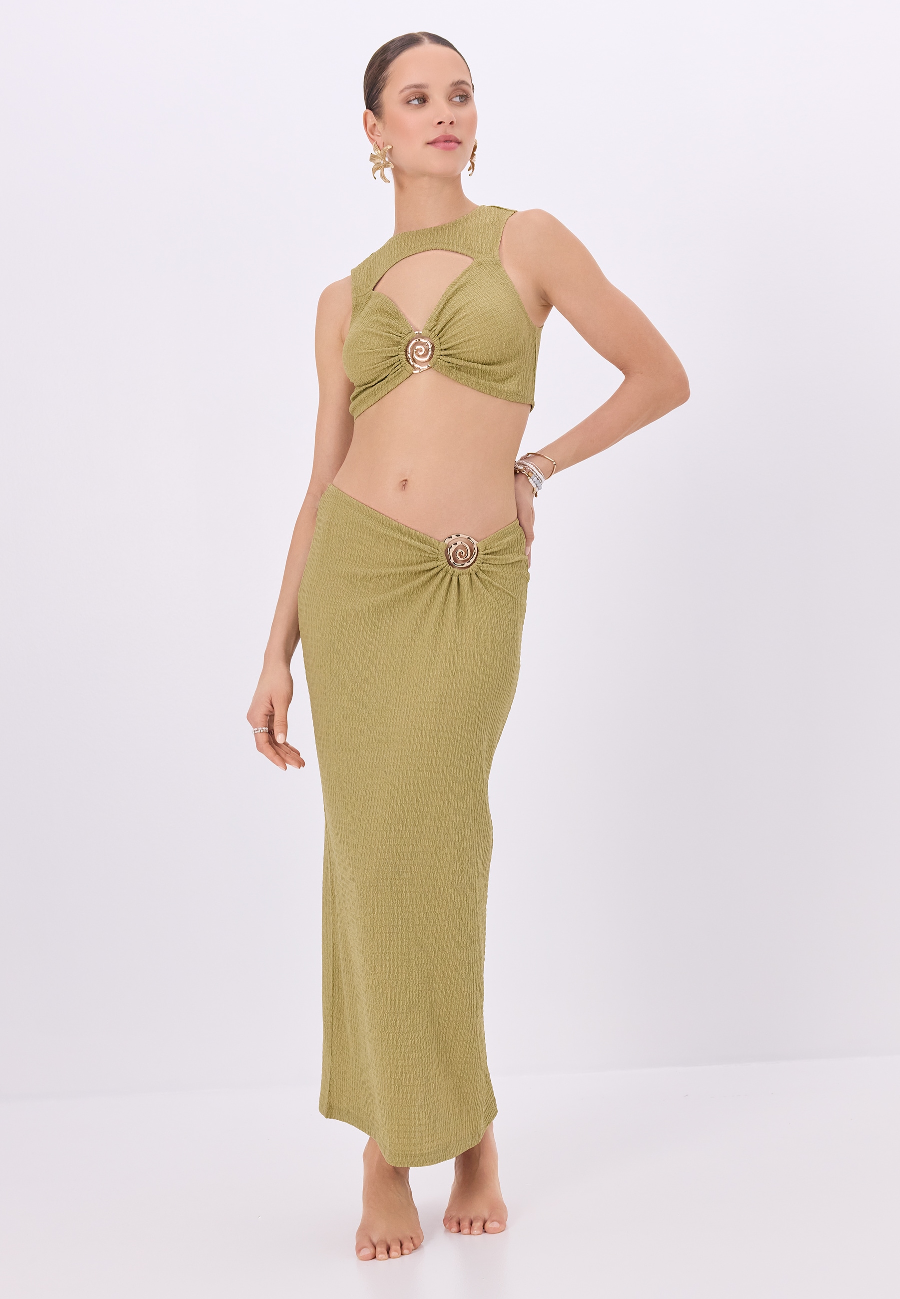 LSCN by LASCANA Maxirock aus weicher Crinkleware mit Zieraccessoire