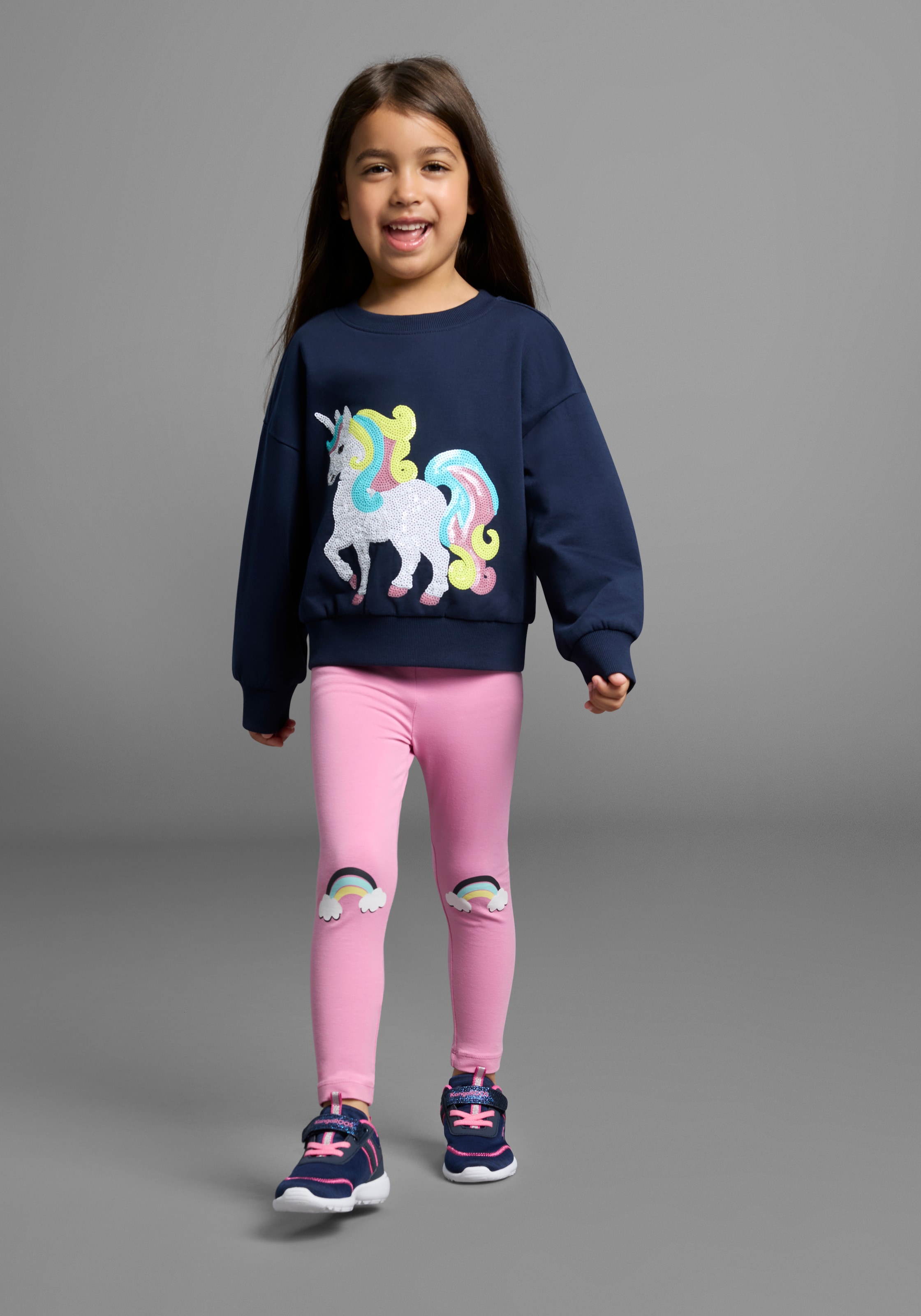 KIDSWORLD Sweatshirt »Einhorn-Applikation für kleine Mädchen«, Sweatshirt mit schimmernden Pailletten-Applikationen