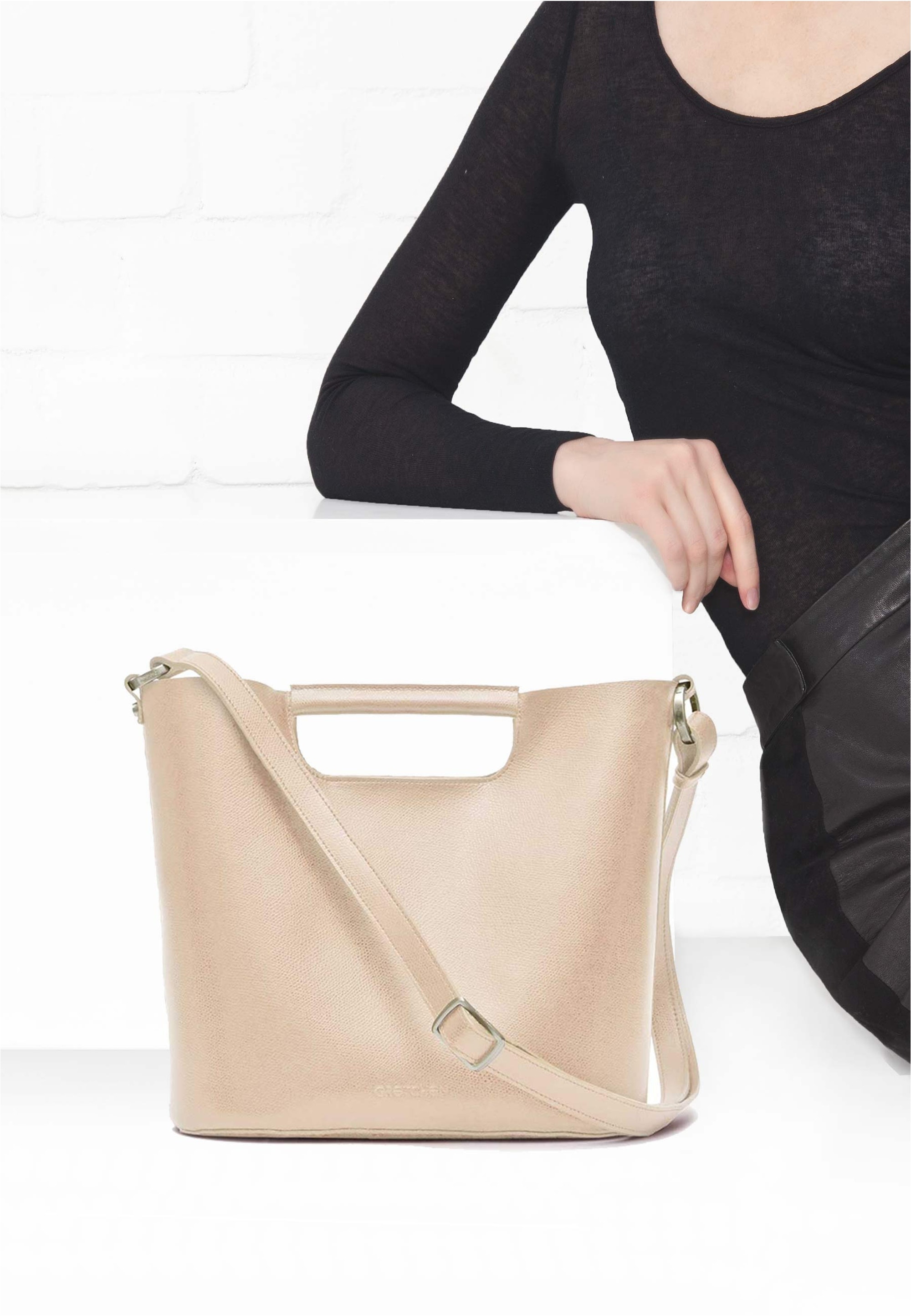 GRETCHEN Schultertasche »Crocus Shoulderbag« aus italienischem Rindsleder