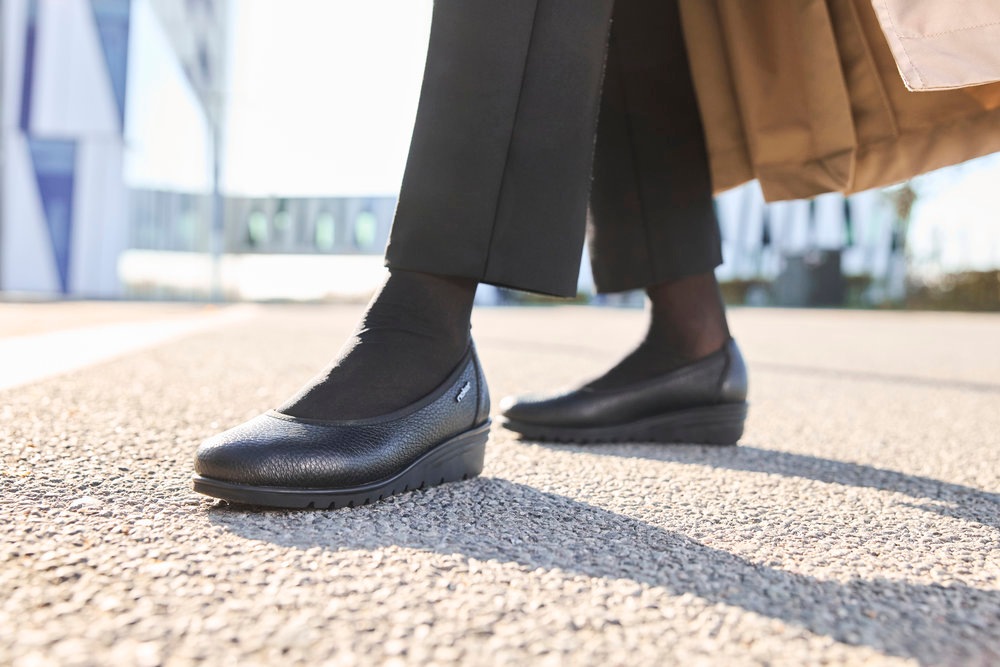 Thumbnail - Rieker Keilpumps Ballerina, Schlupfschuh, Slipper mit leichter Struktur im Obermaterial