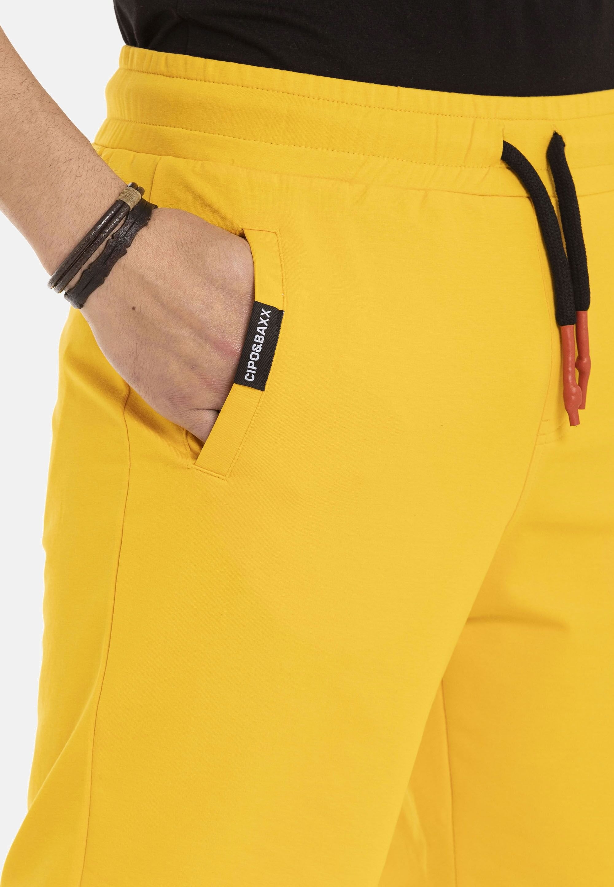 Cipo & Baxx Stoffhose »Shorts«, elastischer Bund mit Kordelzug