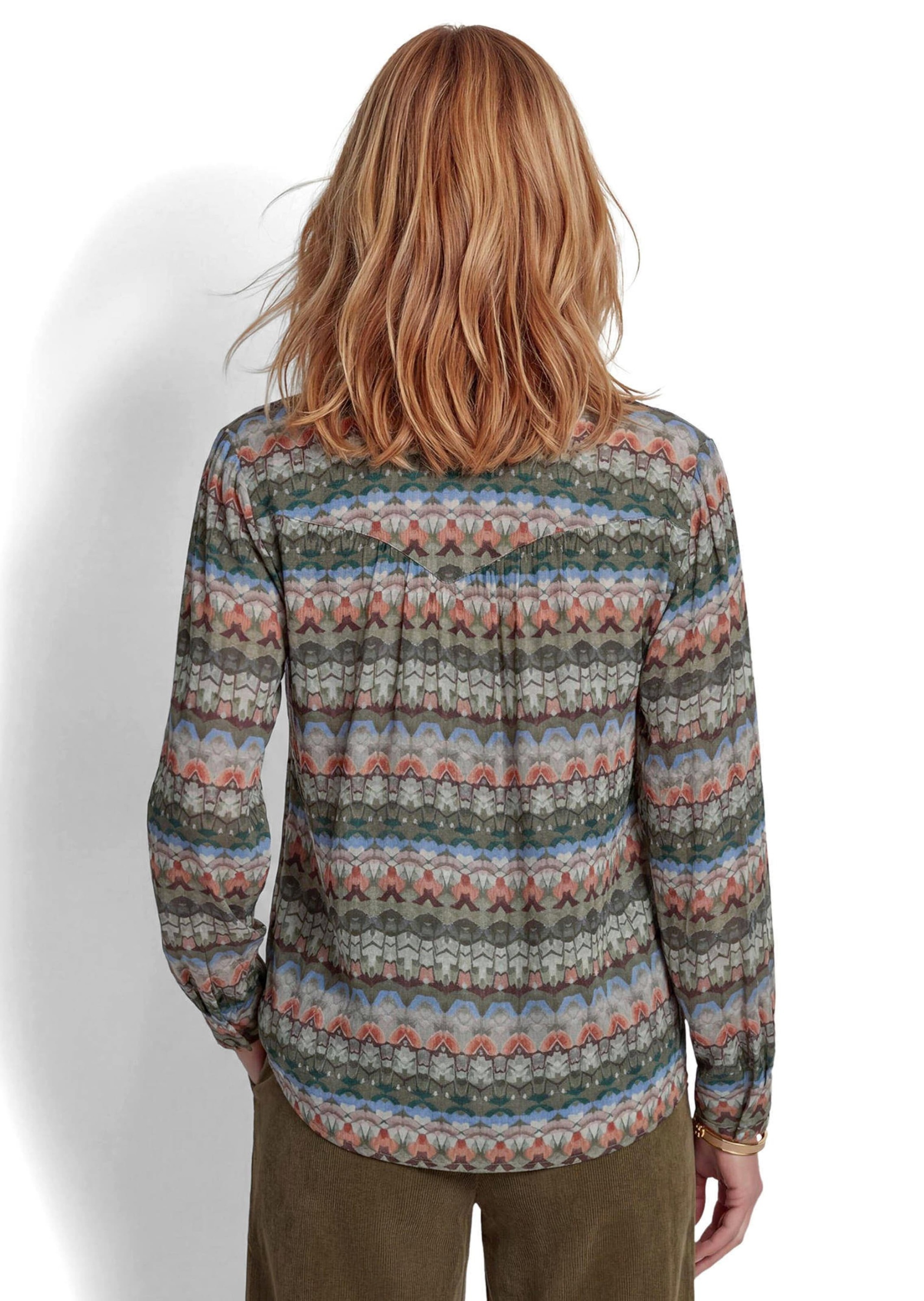 GOLDNER Druckbluse »Kurzgröße Feminine Bluse im Country-Stil« Sattel im Vorder und Rückteil