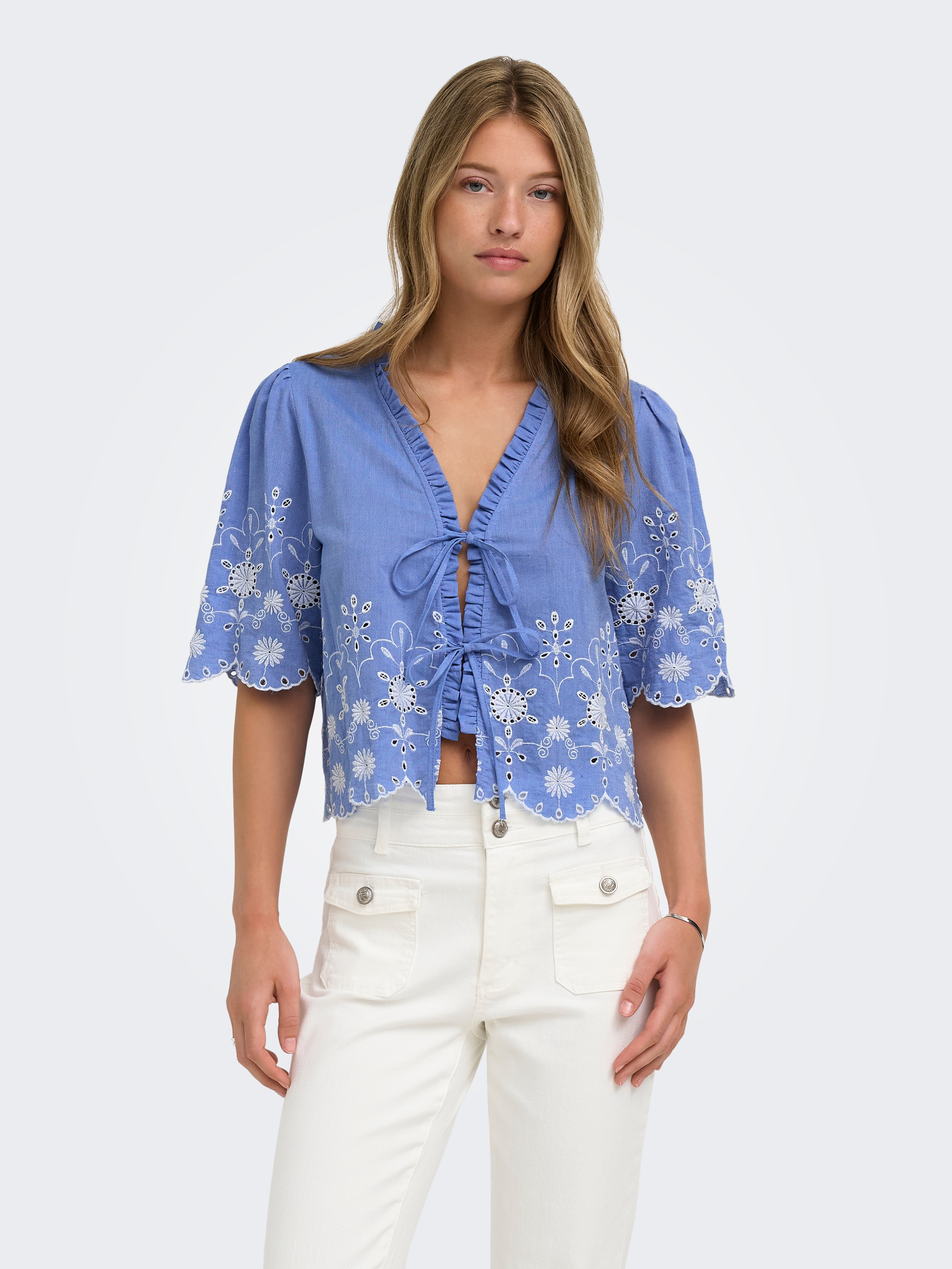 ONLY Kurzarmbluse "ONLMIFFY S/S EMB TIE TOP NOOS WVN" Baumwolle, regular fit, V-Ausschnitt