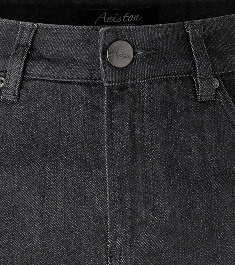 Aniston SELECTED Straight-Jeans, in Straight-Form und mit moderner Waschung - NEUE KOLLEKTION