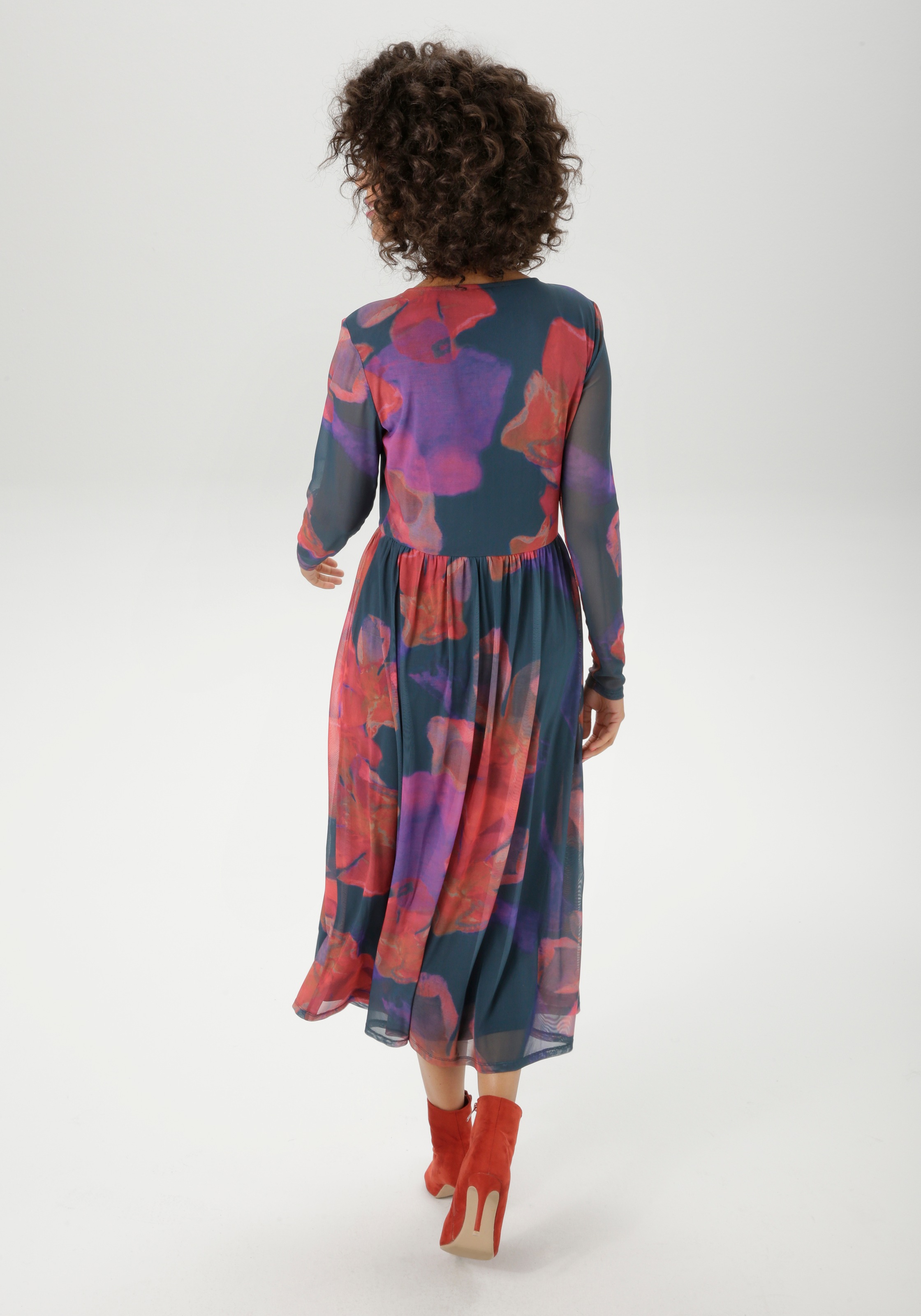 Thumbnail - Aniston CASUAL Midikleid mit großflächigen Batik-Blüten bedruckt - NEUE KOLLEKTION