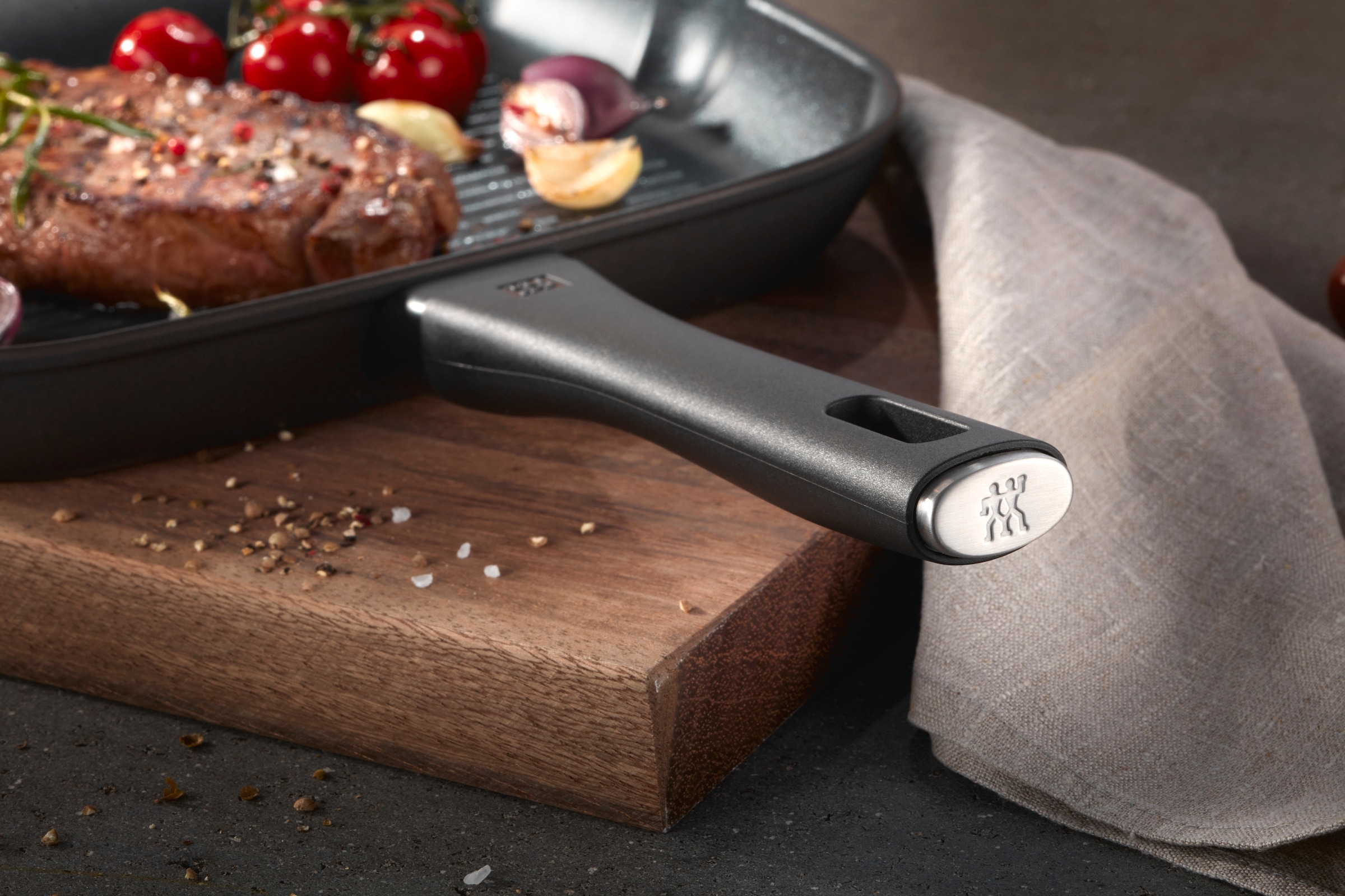 Zwilling Grillpfanne »Shine«, Aluminium, Induktion, Antihaftbeschichtung, Stay-Cool-Griff, Made in Italy