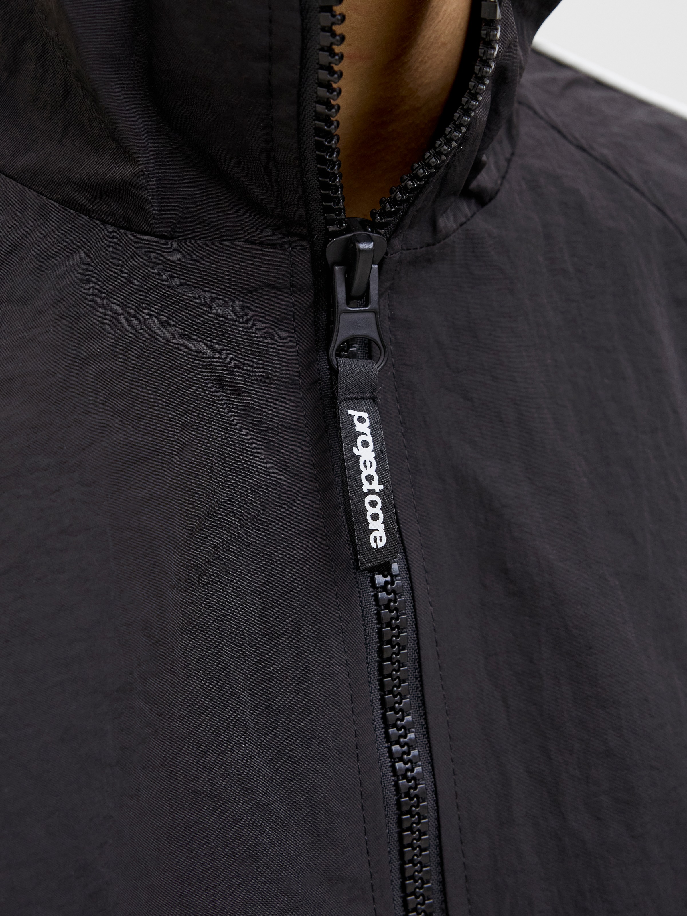 Jack & Jones Outdoorjacke »JCOUNION TRACK JACKET SN«, ohne Kapuze, Mit stylischem Print