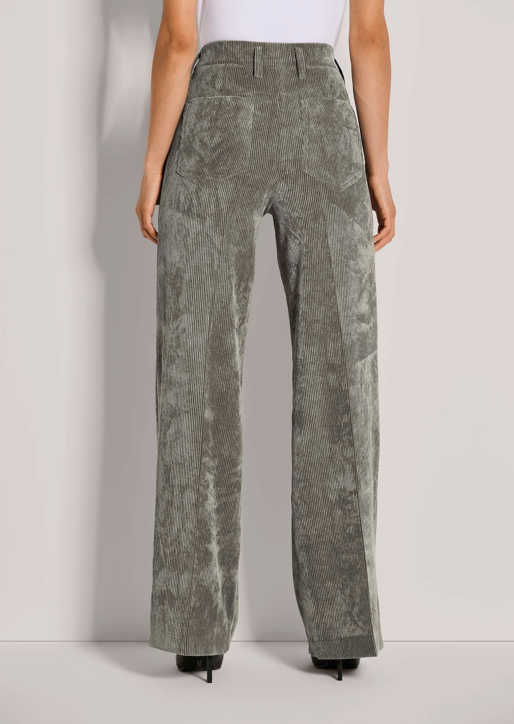 MADELEINE Cordhose »Cordhose Weite Cordhose mit Bügelfalten«