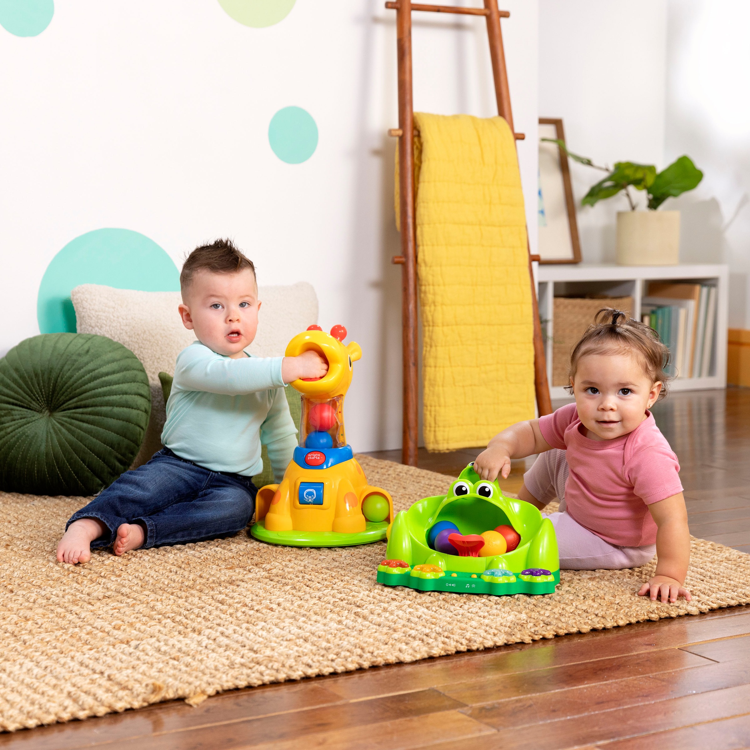 Bright Starts Lernspielzeug »Poppin' Ball Frog Ball Play Toy«, mit Licht und Sound