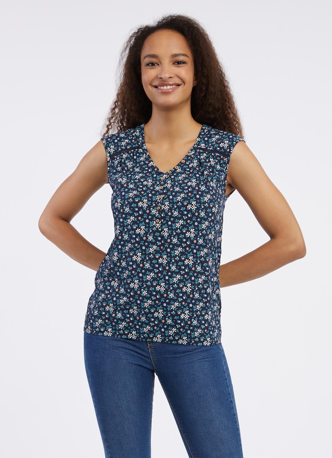 Ragwear V-Shirt "SALTTY B", V-Ausschnitt mit Zierknöpfen im Relax Fit