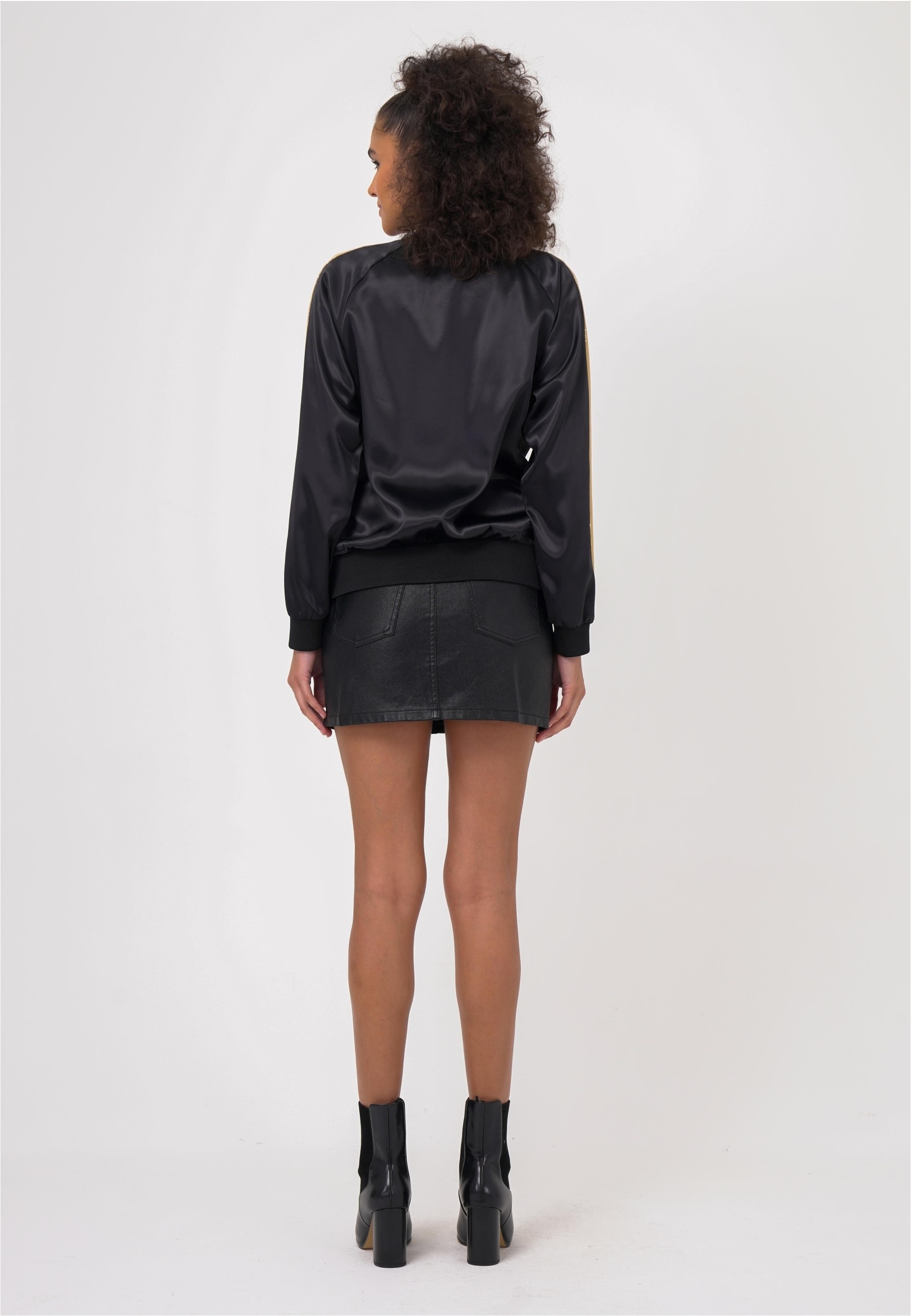 freshlions Bomberjacke »Aurelia«, im sportlichen Design