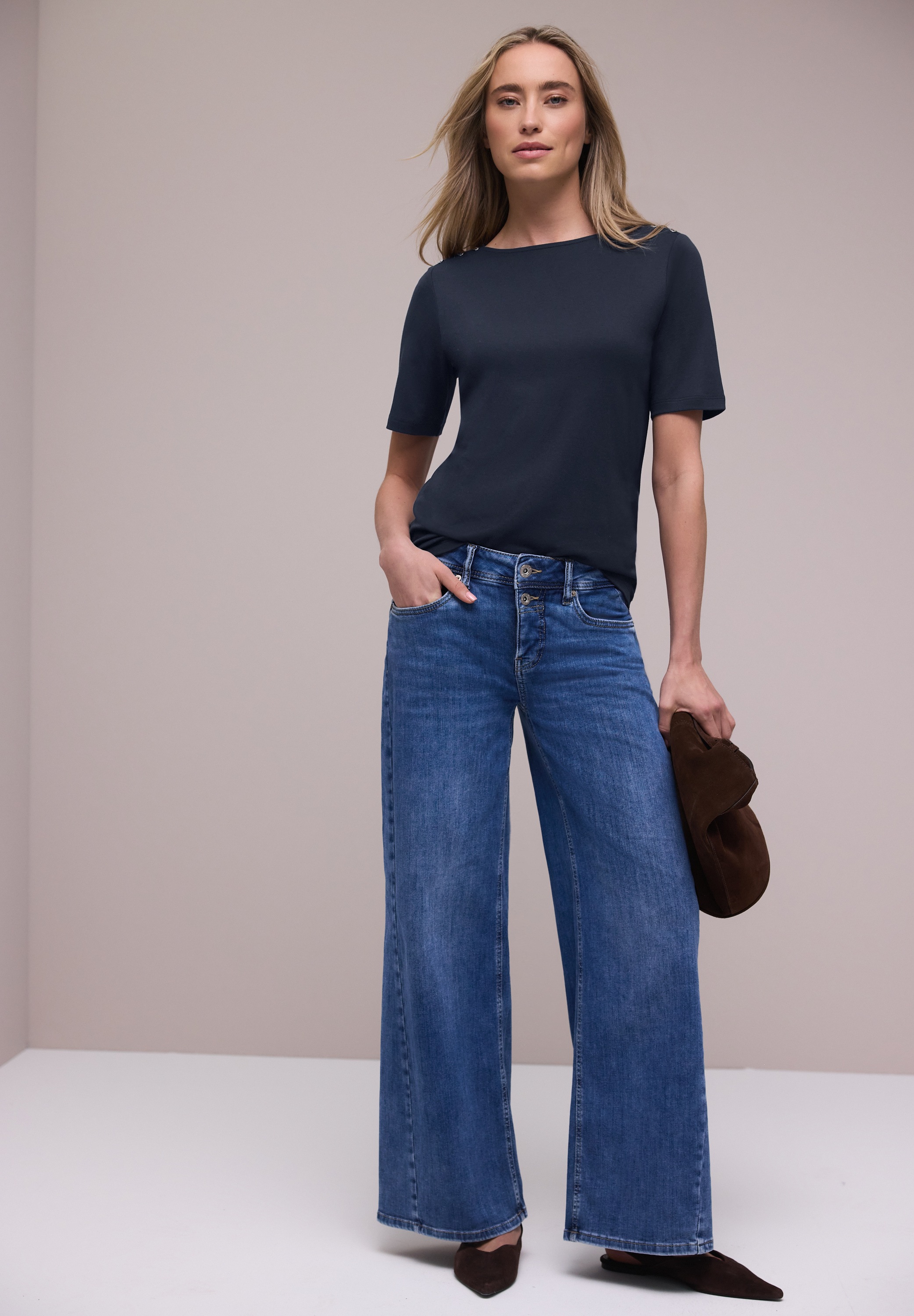 Kurzarmshirt STREET ONE, Damen, Gr. 42, shadowed navy, Jersey, Obermaterial: 50% Baumwolle, 50% Modal, unifarben, lässig geschnitten hüftbedeckend, U-Boot-Ausschnitt, abgesteppte Kante, Shirts, mit Knopfdetail 3