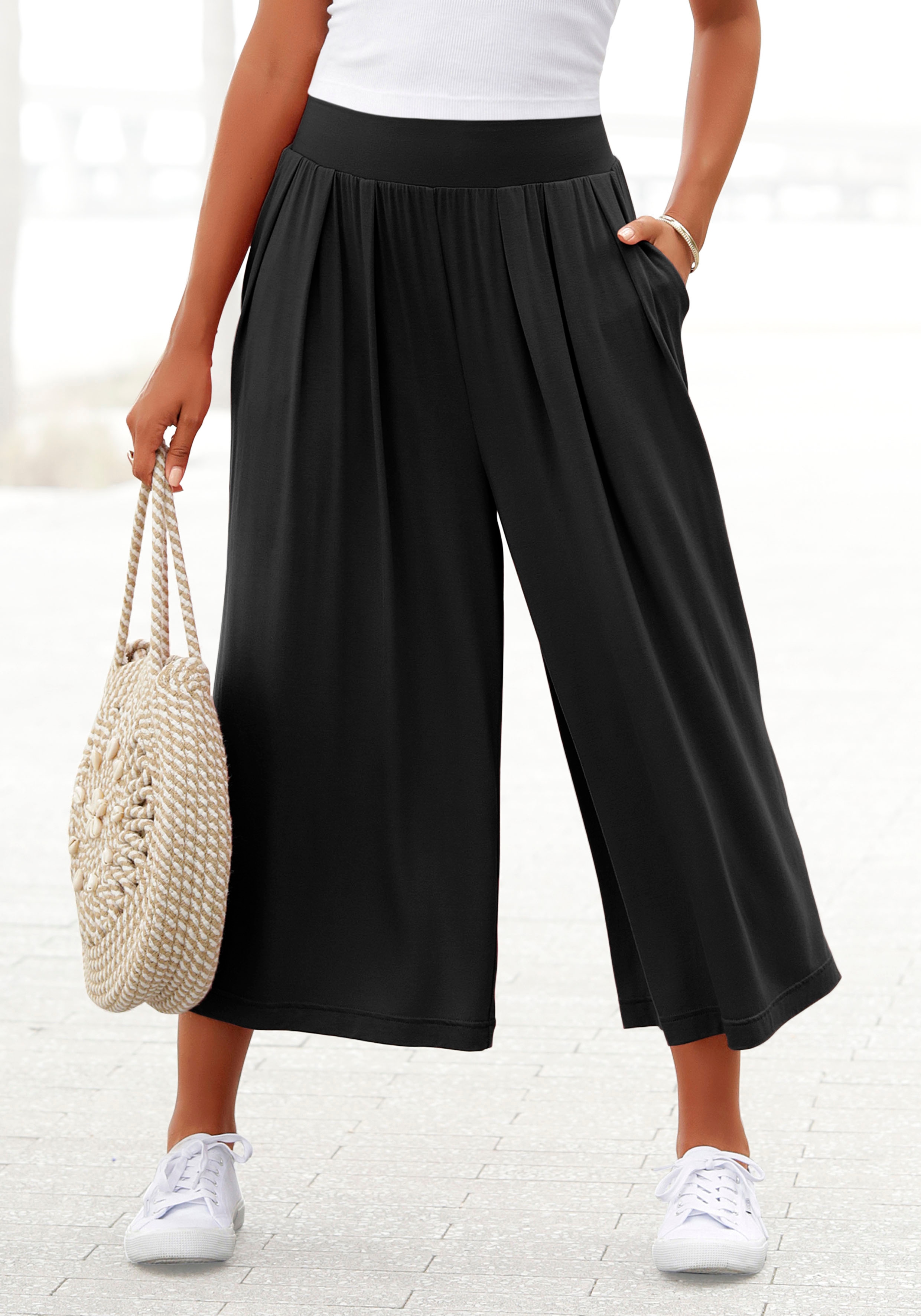 LASCANA Culotte "mit extra weitem Bein aus luftig-leichter Viskose" bequeme Schlupfhose mit modischen Falten, Strandhose, Sommerhose
