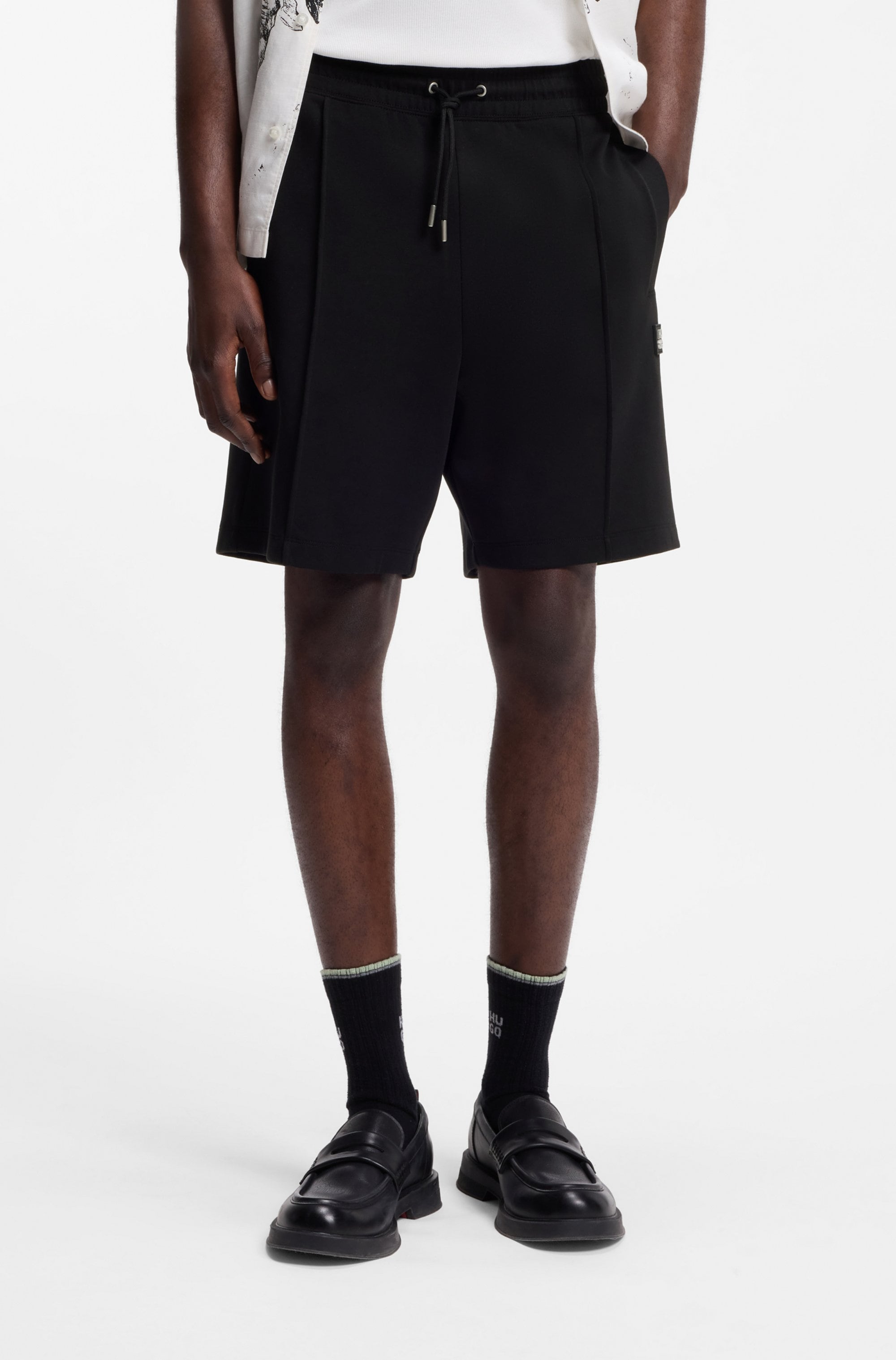 HUGO Sweatshorts "Dimacshort Metal Logo" Regular Fit, Baumwoll-Mix, Eingrifftaschen