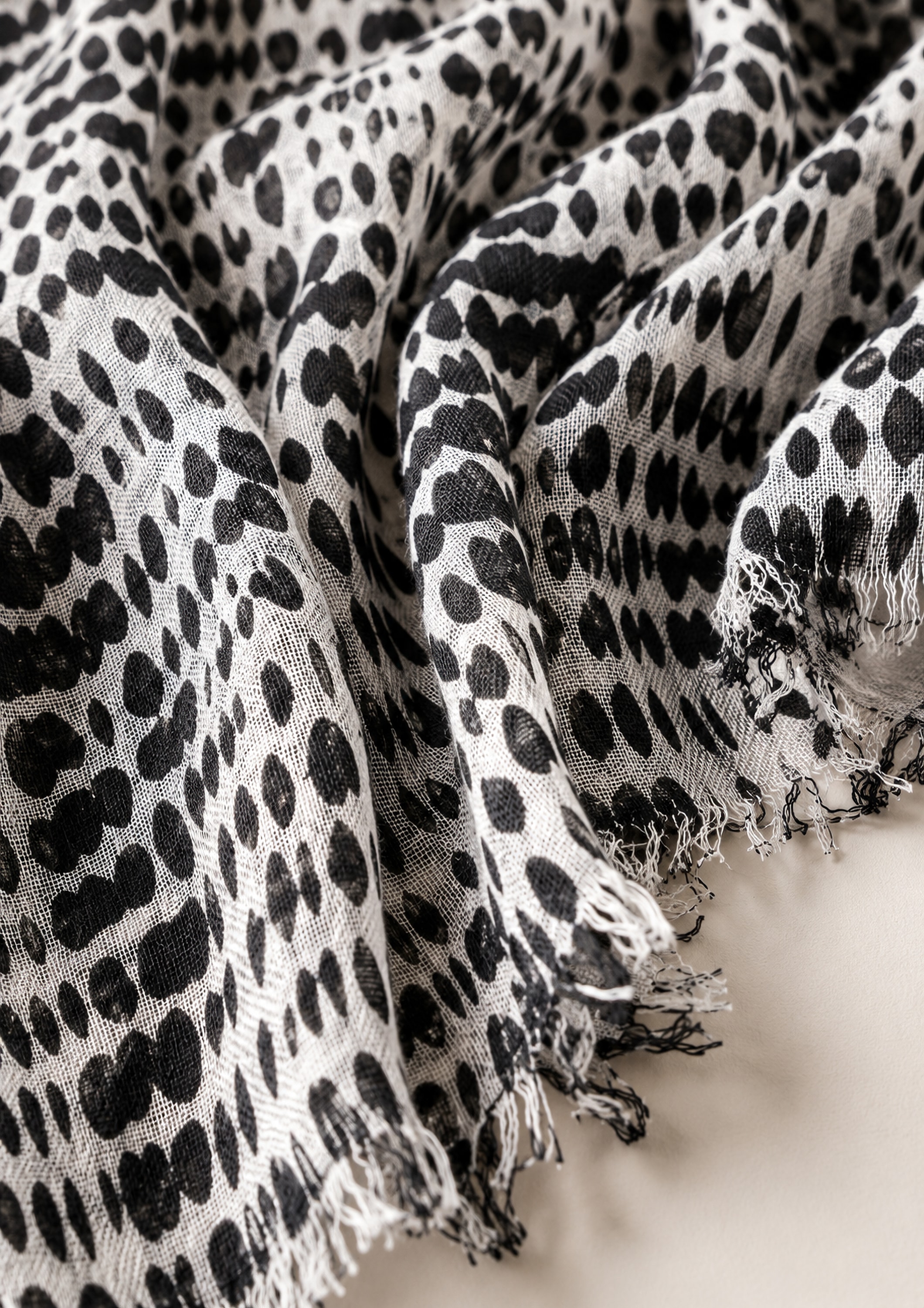 COLLEZIONE ALESSANDRO Modeschal »Vasca« 1 Stk. mit vielen kleinen Farbkleckse