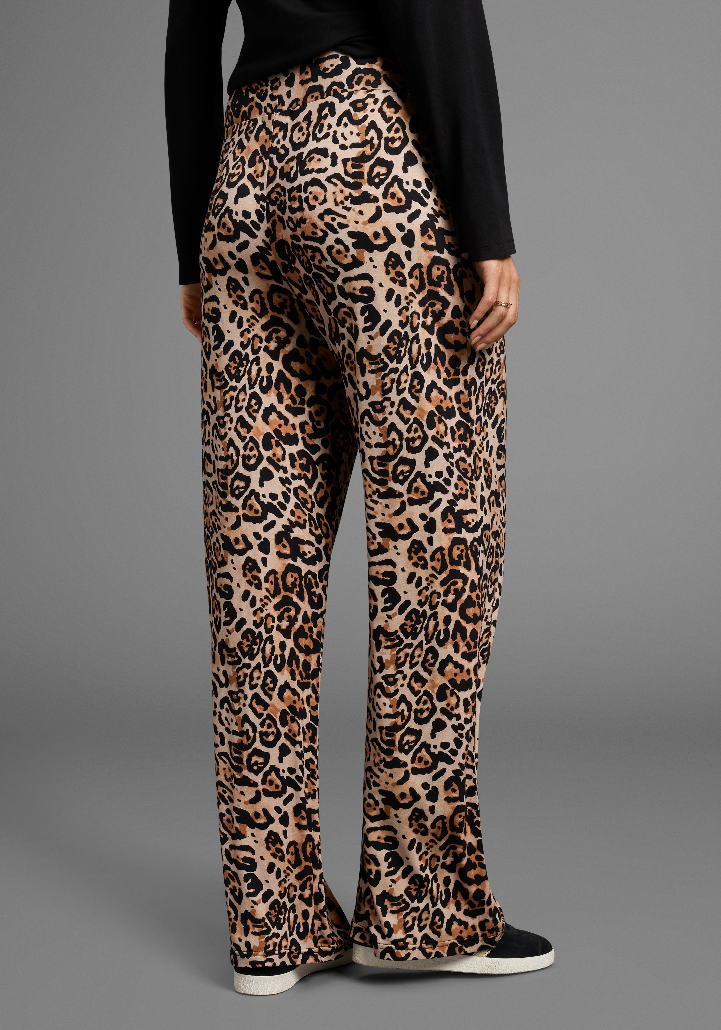 Thumbnail - Neun Monate Umstandshose "Jerseyhose für Schwangere in Leo Design" Umstands-Hose mit weitem Bein