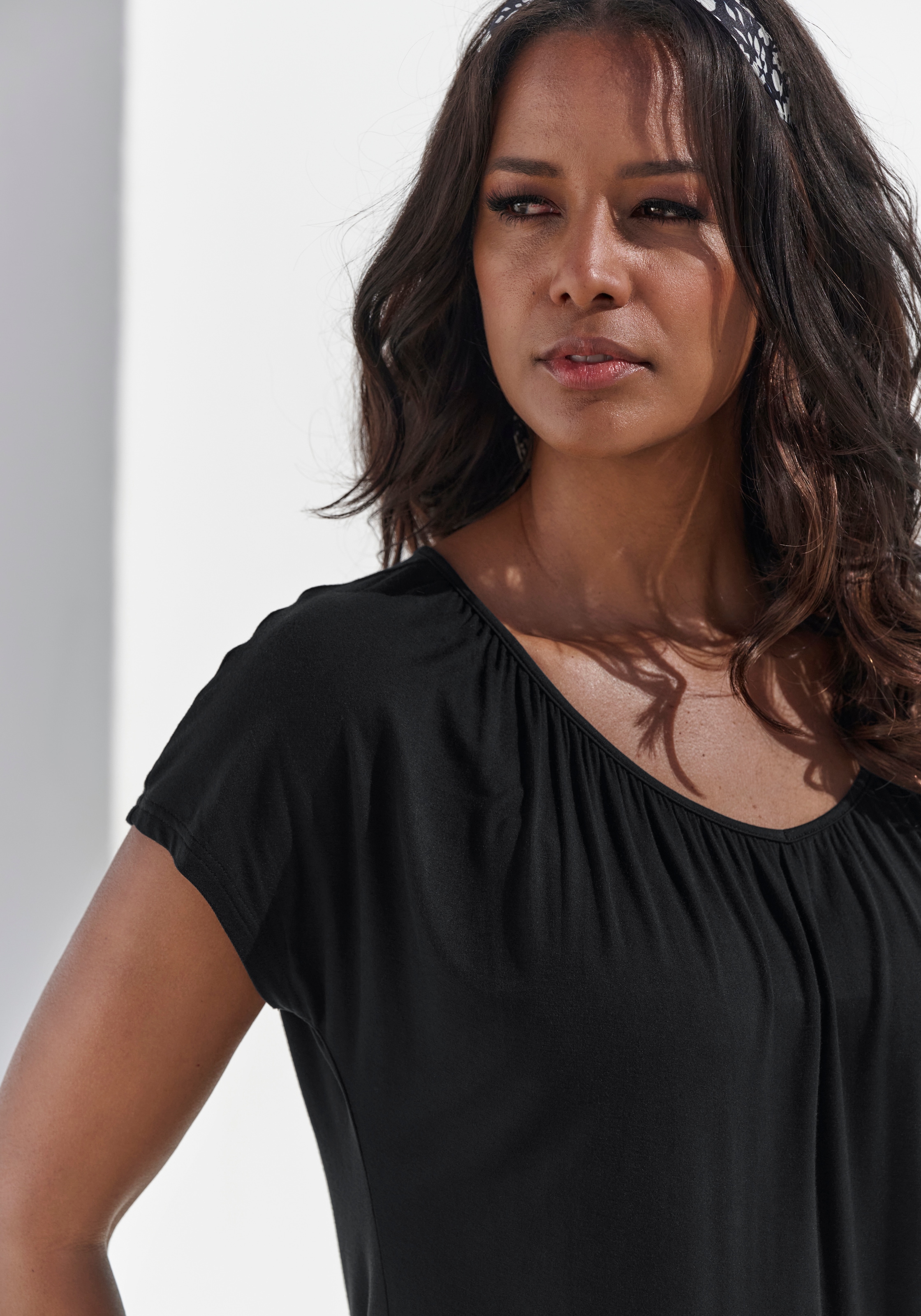 LASCANA Kurzarmshirt, (1 tlg.), mit Gummizug am Bund